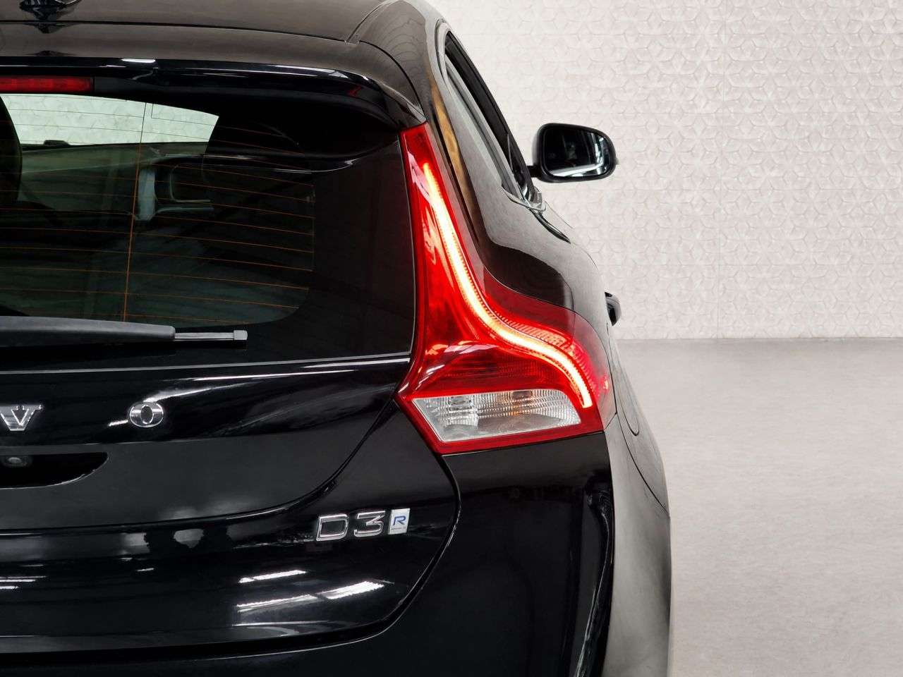 2019 VOLVO V40 2019 VOLVO V40