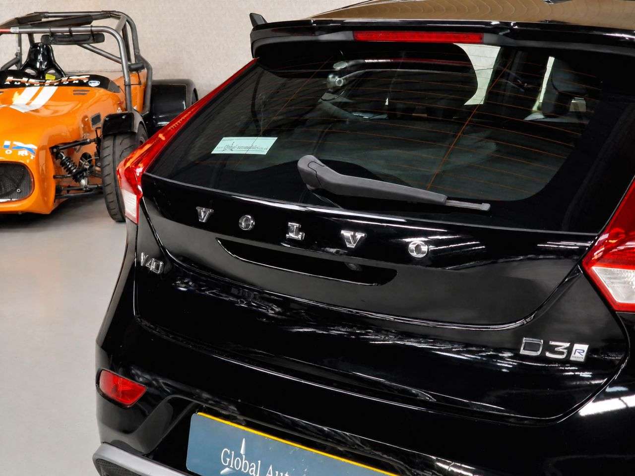 2019 VOLVO V40 2019 VOLVO V40