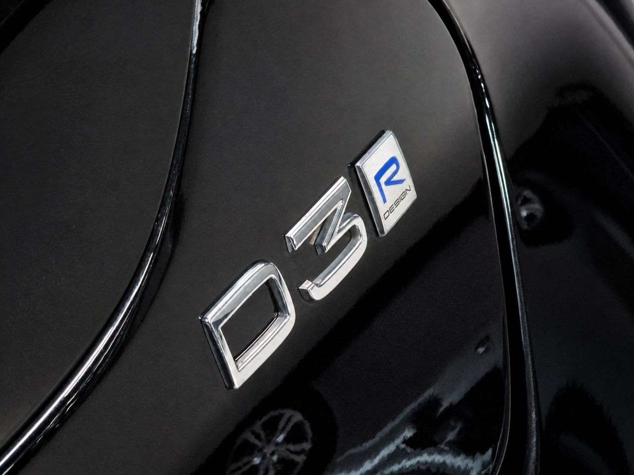 2019 VOLVO V40 2019 VOLVO V40
