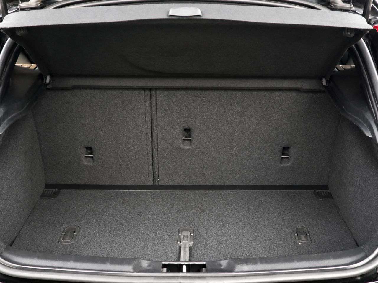 2019 VOLVO V40 2019 VOLVO V40