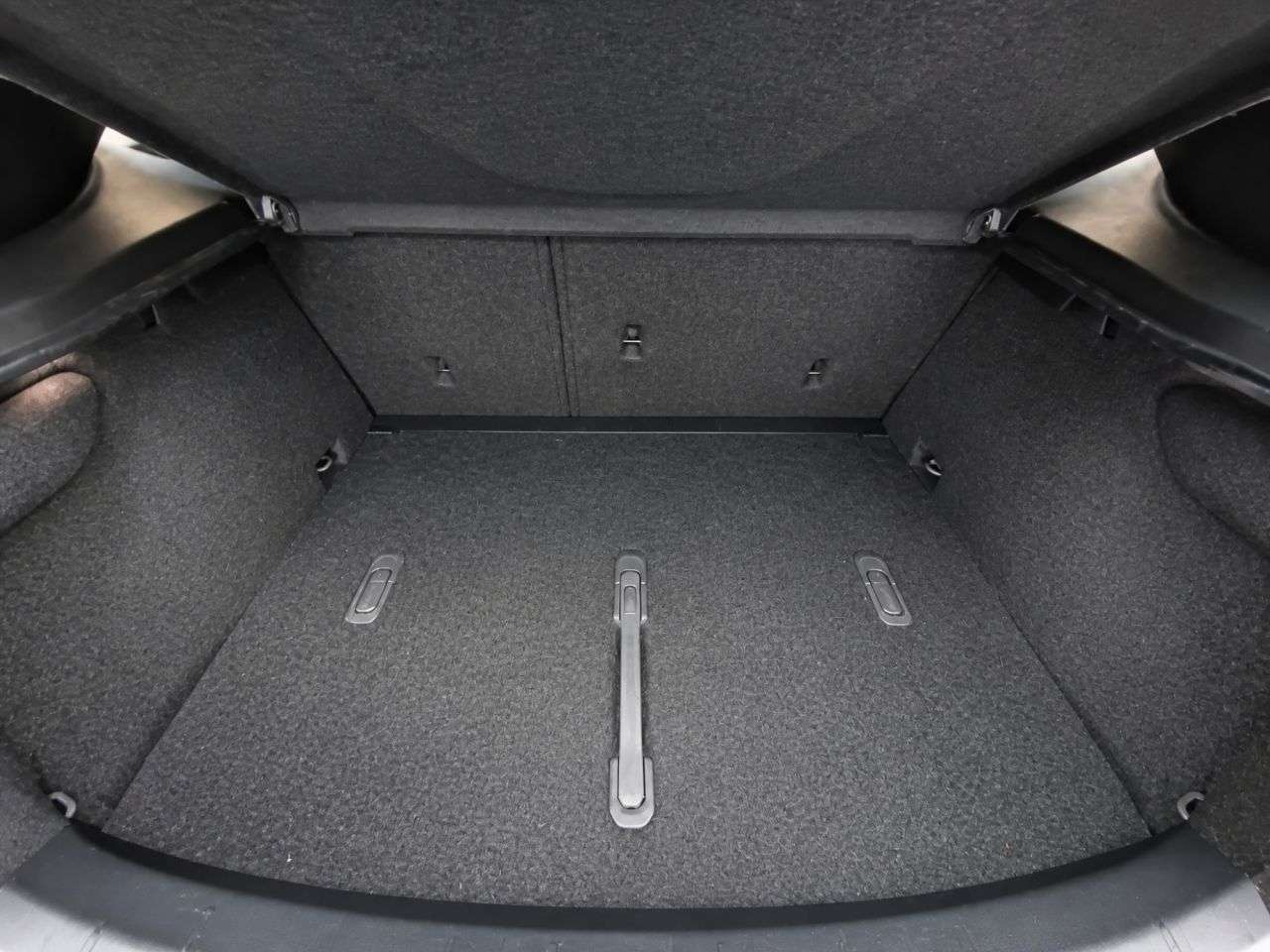 2019 VOLVO V40 2019 VOLVO V40