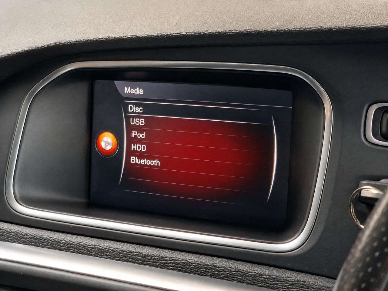 2019 VOLVO V40 2019 VOLVO V40