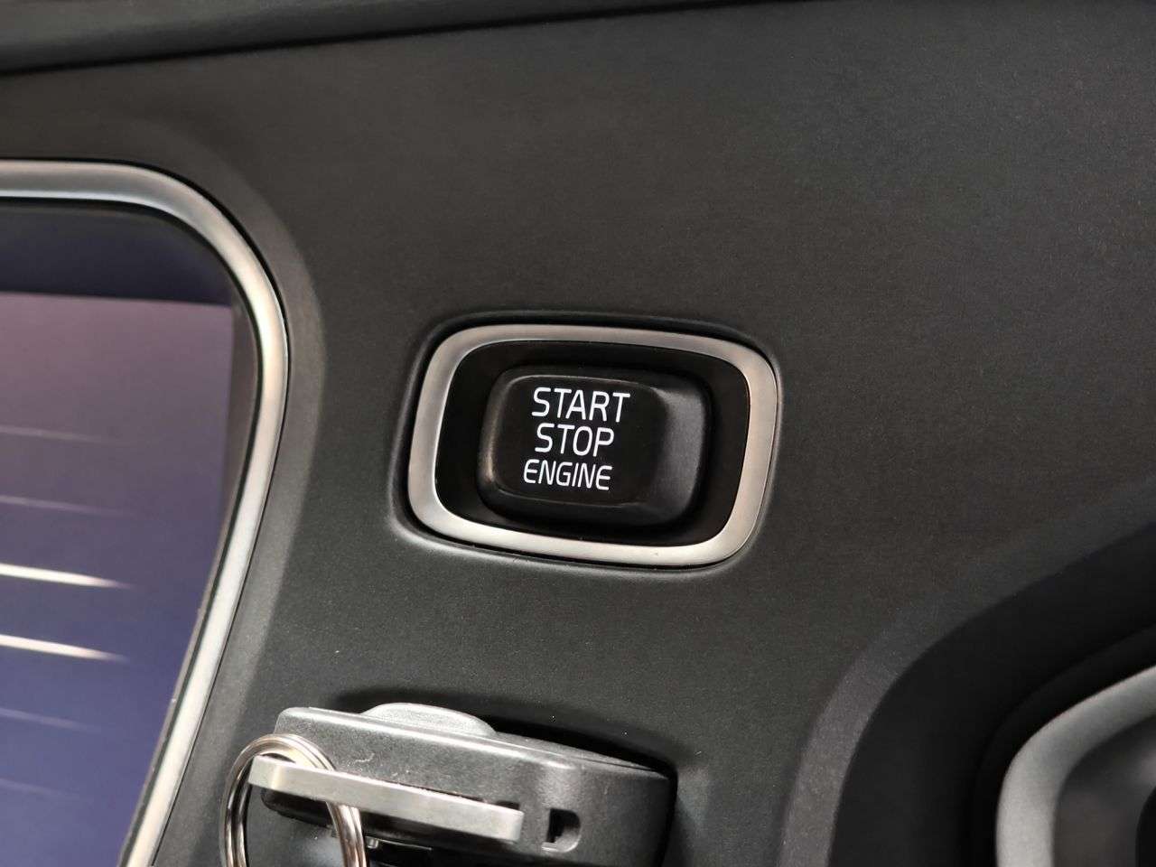 2019 VOLVO V40 2019 VOLVO V40