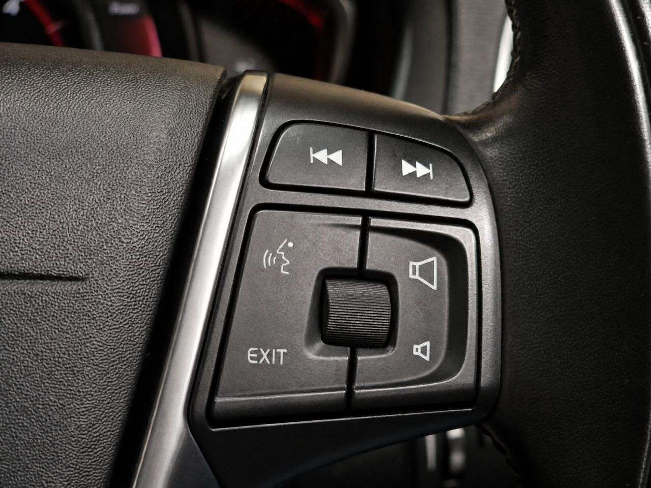 2019 VOLVO V40 2019 VOLVO V40