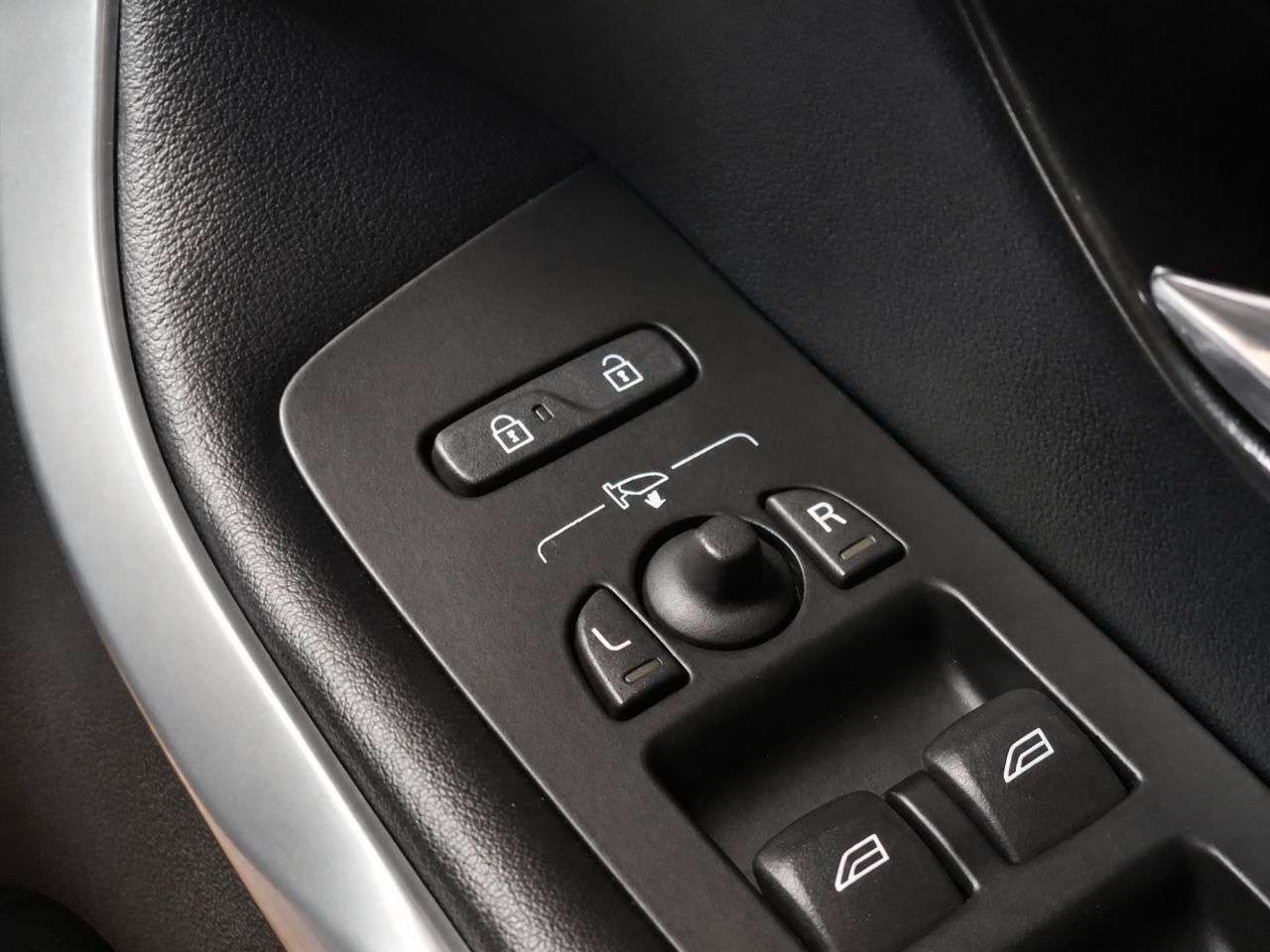 2019 VOLVO V40 2019 VOLVO V40
