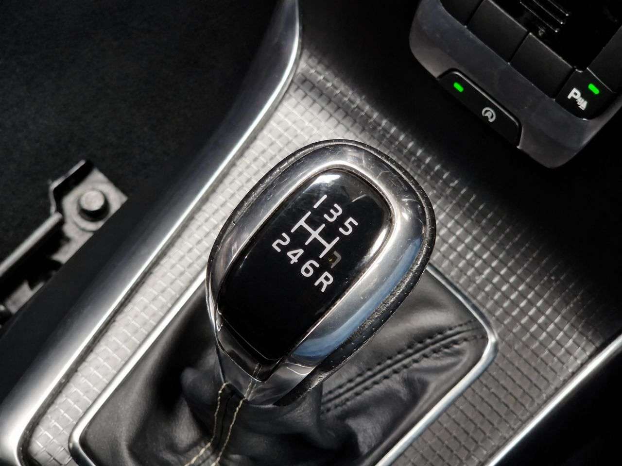 2019 VOLVO V40 2019 VOLVO V40