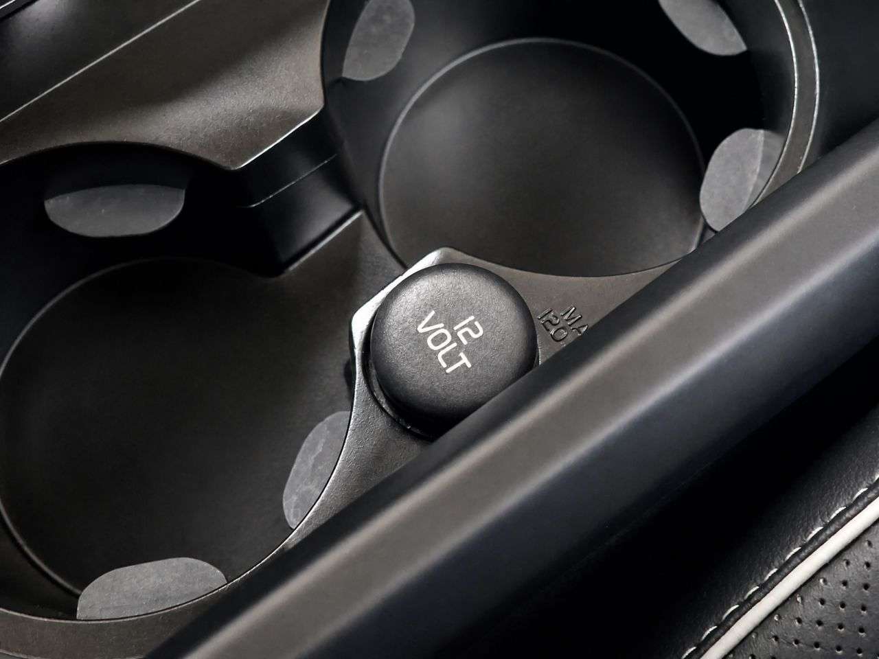 2019 VOLVO V40 2019 VOLVO V40