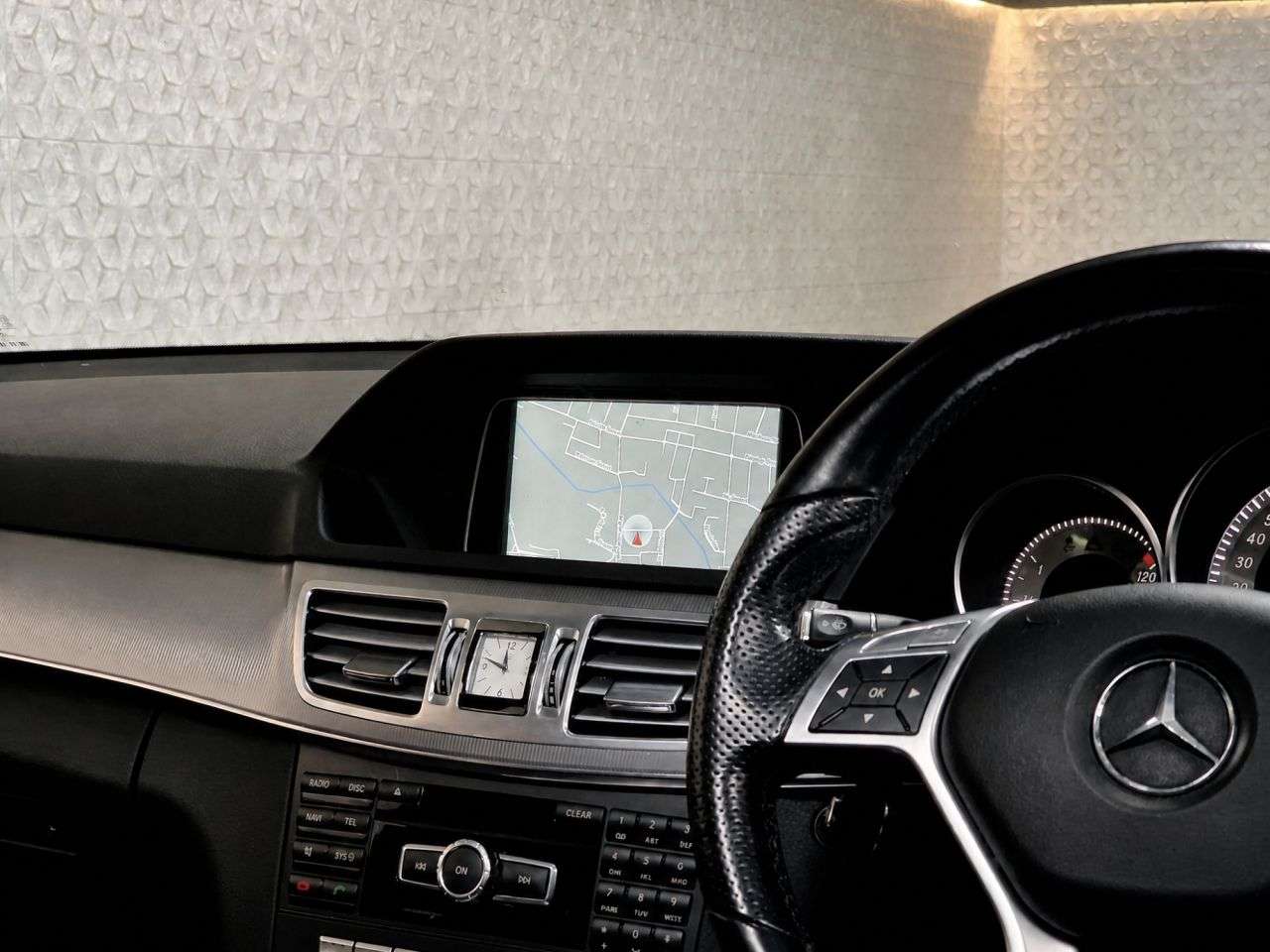 A 2013 MERCEDES-BENZ E CLASS 2.1 E250 CDI AMG Sport Saloon 4dr Diesel G-Tronic+ Euro 5 (s/s) (204 ps) VE A 2013 MERCEDES-BENZ E CLASS 2.1 E250 CDI AMG Sport Saloon 4dr Diesel G-Tronic+ Euro 5 (s/s) (204 ps) VE