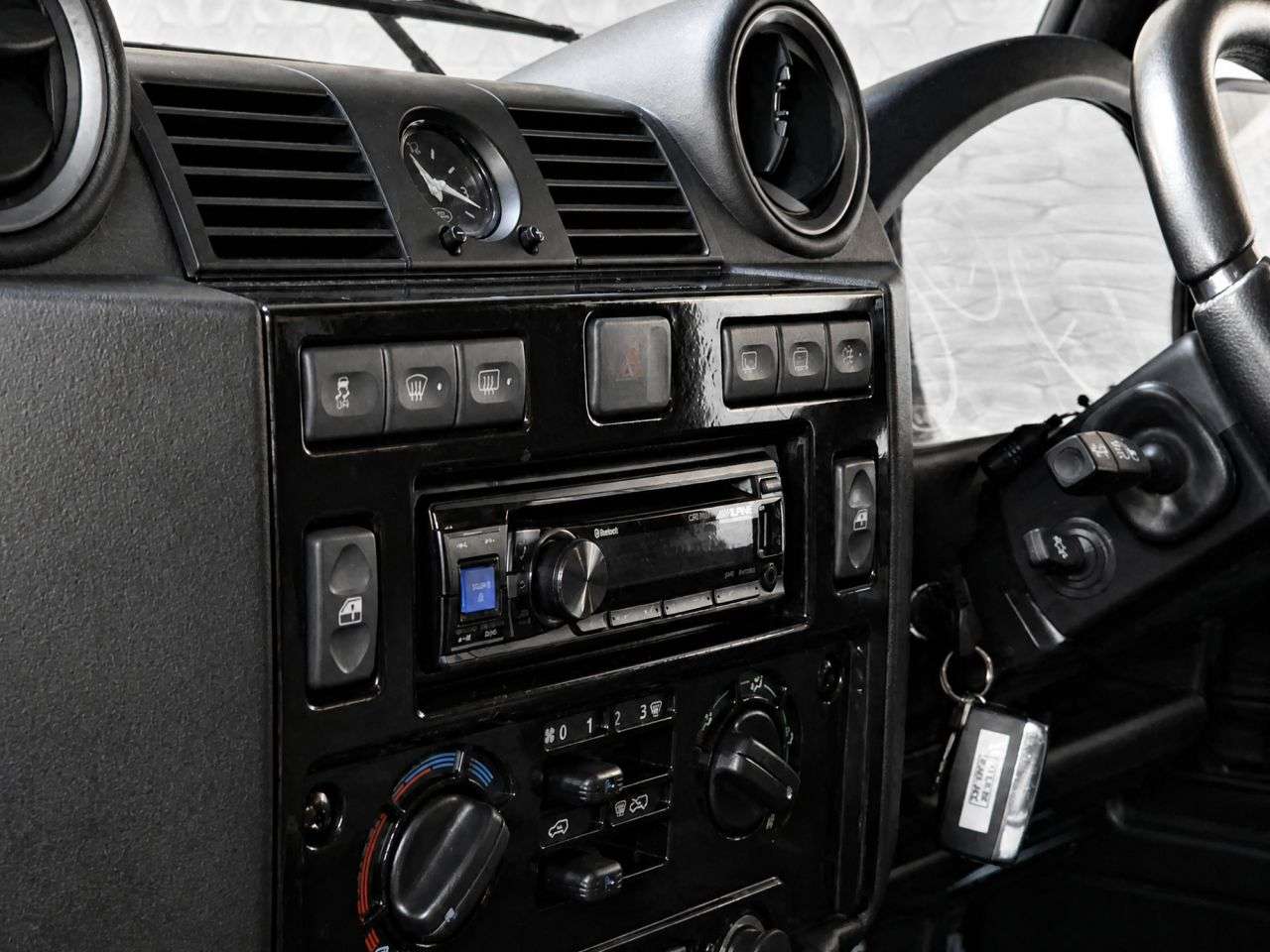 2015 LAND ROVER DEFENDER 90 2015 LAND ROVER DEFENDER 90