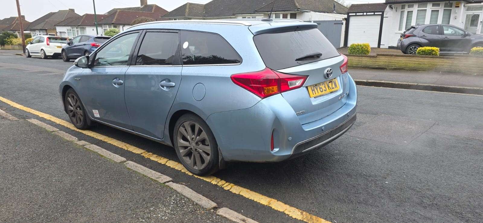 A 2013 TOYOTA AURIS 1.8 VVT-h Excel Touring Sports 5dr Petrol Hybrid CVT Euro 5 (s/s) (136 ps) A 2013 TOYOTA AURIS 1.8 VVT-h Excel Touring Sports 5dr Petrol Hybrid CVT Euro 5 (s/s) (136 ps)