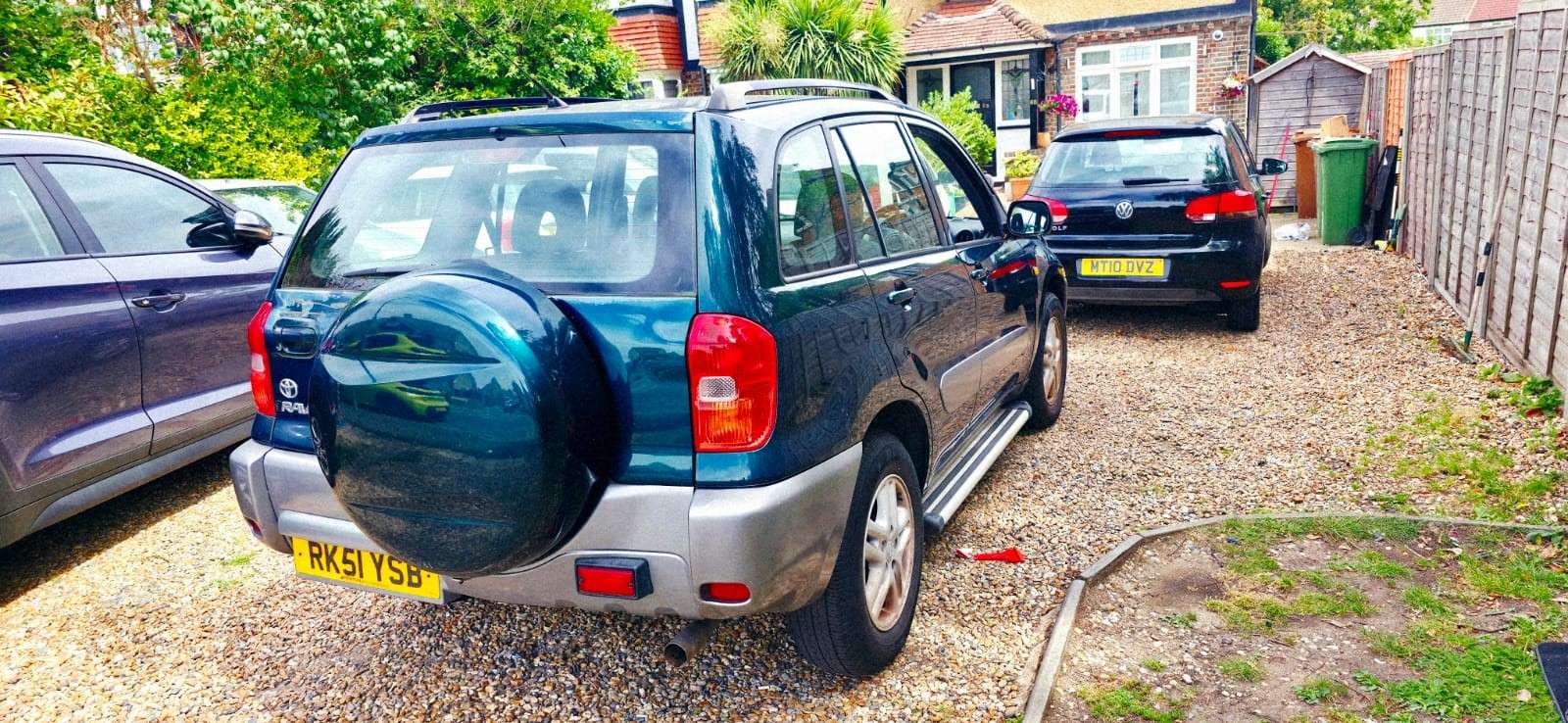 A 2001 TOYOTA RAV4 2.0 VVT-i GX SUV 5dr Petrol Automatic 4WD (224 g/km, 147 bhp) A 2001 TOYOTA RAV4 2.0 VVT-i GX SUV 5dr Petrol Automatic 4WD (224 g/km, 147 bhp)