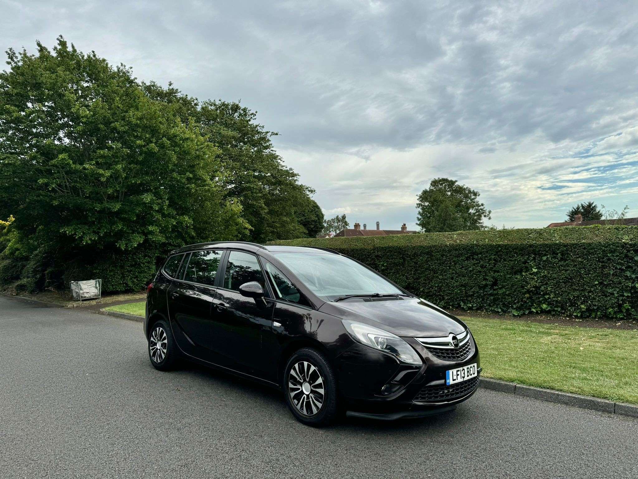 A 2013 VAUXHALL ZAFIRA TOURER 1.4T 16V Exclusiv MPV 5dr Petrol Auto Euro 5 (140 ps) A 2013 VAUXHALL ZAFIRA TOURER 1.4T 16V Exclusiv MPV 5dr Petrol Auto Euro 5 (140 ps)