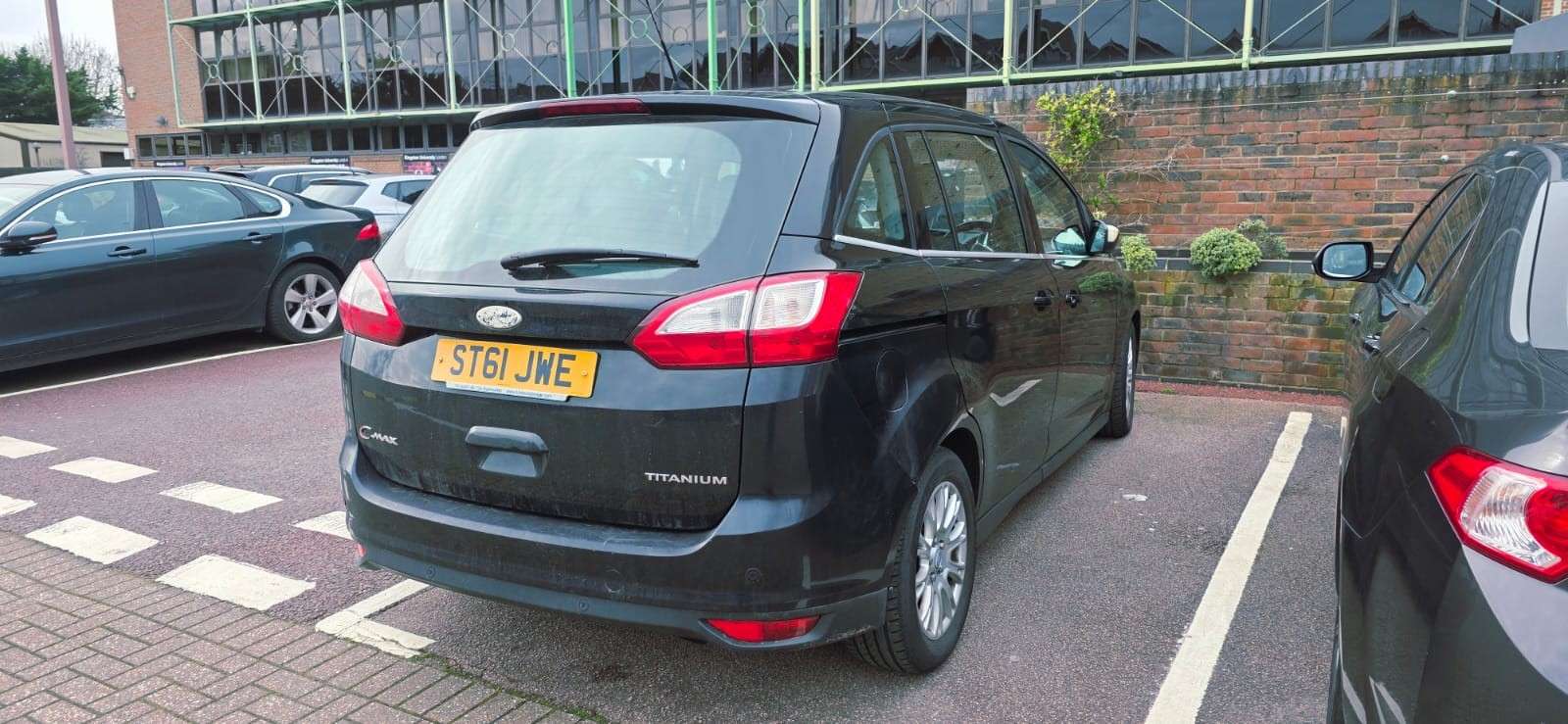 A 2012 FORD GRAND C-MAX 2.0 TDCi Titanium MPV 5dr Diesel Powershift Euro 5 (140 ps) A 2012 FORD GRAND C-MAX 2.0 TDCi Titanium MPV 5dr Diesel Powershift Euro 5 (140 ps)