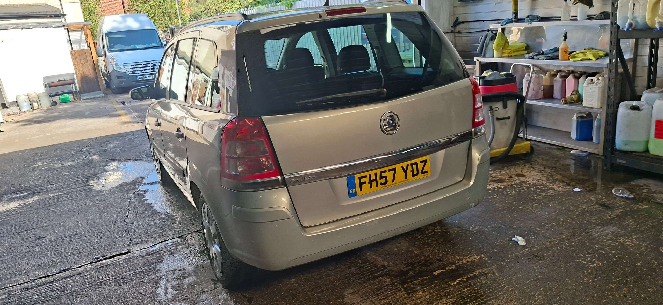 A 2008 VAUXHALL ZAFIRA 1.6 Life MPV 5dr Petrol Manual Euro 4 (105 ps) A 2008 VAUXHALL ZAFIRA 1.6 Life MPV 5dr Petrol Manual Euro 4 (105 ps)