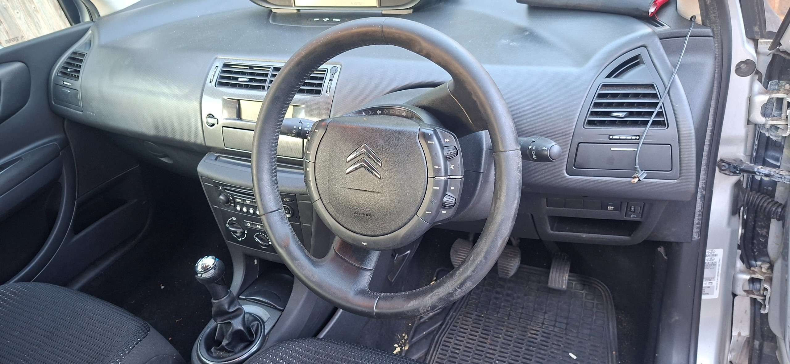 A 2010 CITROEN C4 1.6 HDi GPF VTR+ Hatchback 5dr Diesel Manual Euro 4 (110 ps) A 2010 CITROEN C4 1.6 HDi GPF VTR+ Hatchback 5dr Diesel Manual Euro 4 (110 ps)
