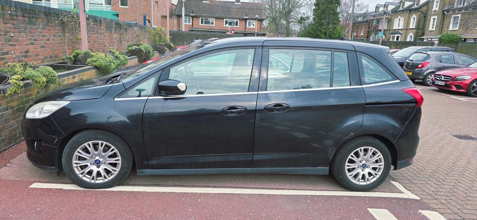A 2012 FORD GRAND C-MAX 2.0 TDCi Titanium MPV 5dr Diesel Powershift Euro 5 (140 ps) A 2012 FORD GRAND C-MAX 2.0 TDCi Titanium MPV 5dr Diesel Powershift Euro 5 (140 ps)