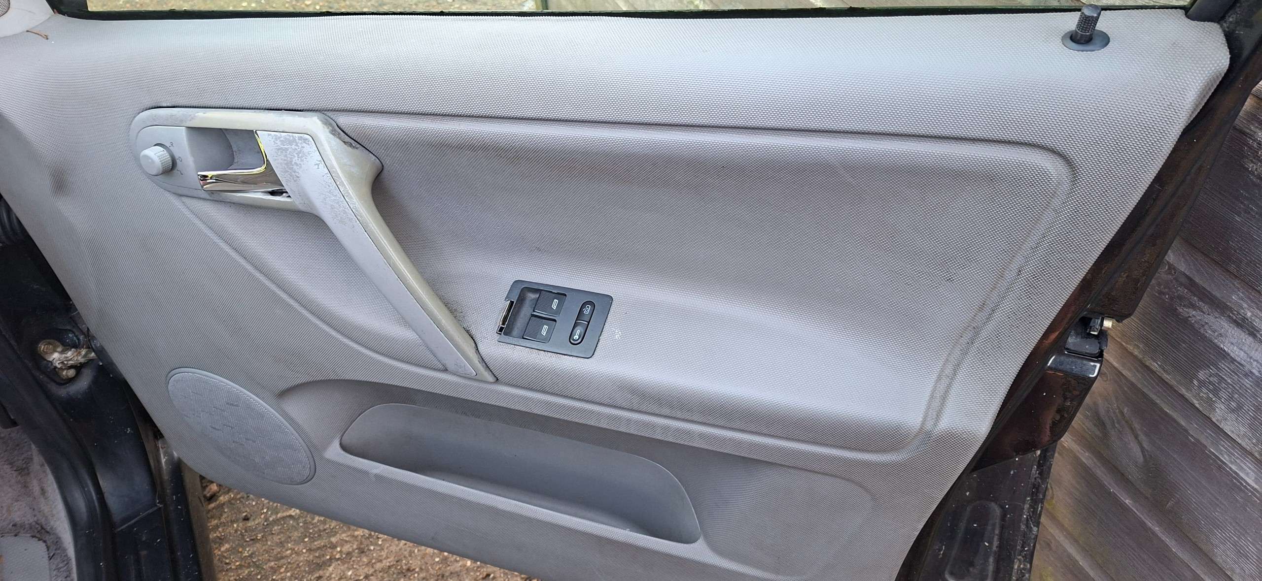 A 2001 VOLKSWAGEN POLO 1.4 Match Limited Edition Hatchback 5dr Petrol Automatic (187 g/km, 60 bhp) A 2001 VOLKSWAGEN POLO 1.4 Match Limited Edition Hatchback 5dr Petrol Automatic (187 g/km, 60 bhp)