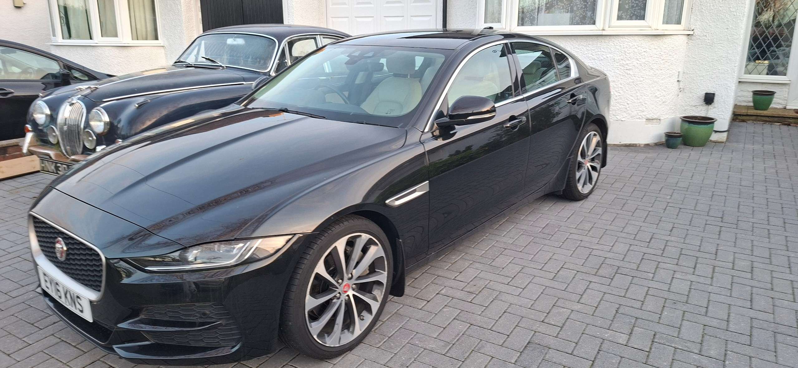 A 2019 JAGUAR XE 2.0 P250i S Saloon 4dr Petrol Auto Euro 6 (s/s) (250 ps) A 2019 JAGUAR XE 2.0 P250i S Saloon 4dr Petrol Auto Euro 6 (s/s) (250 ps)