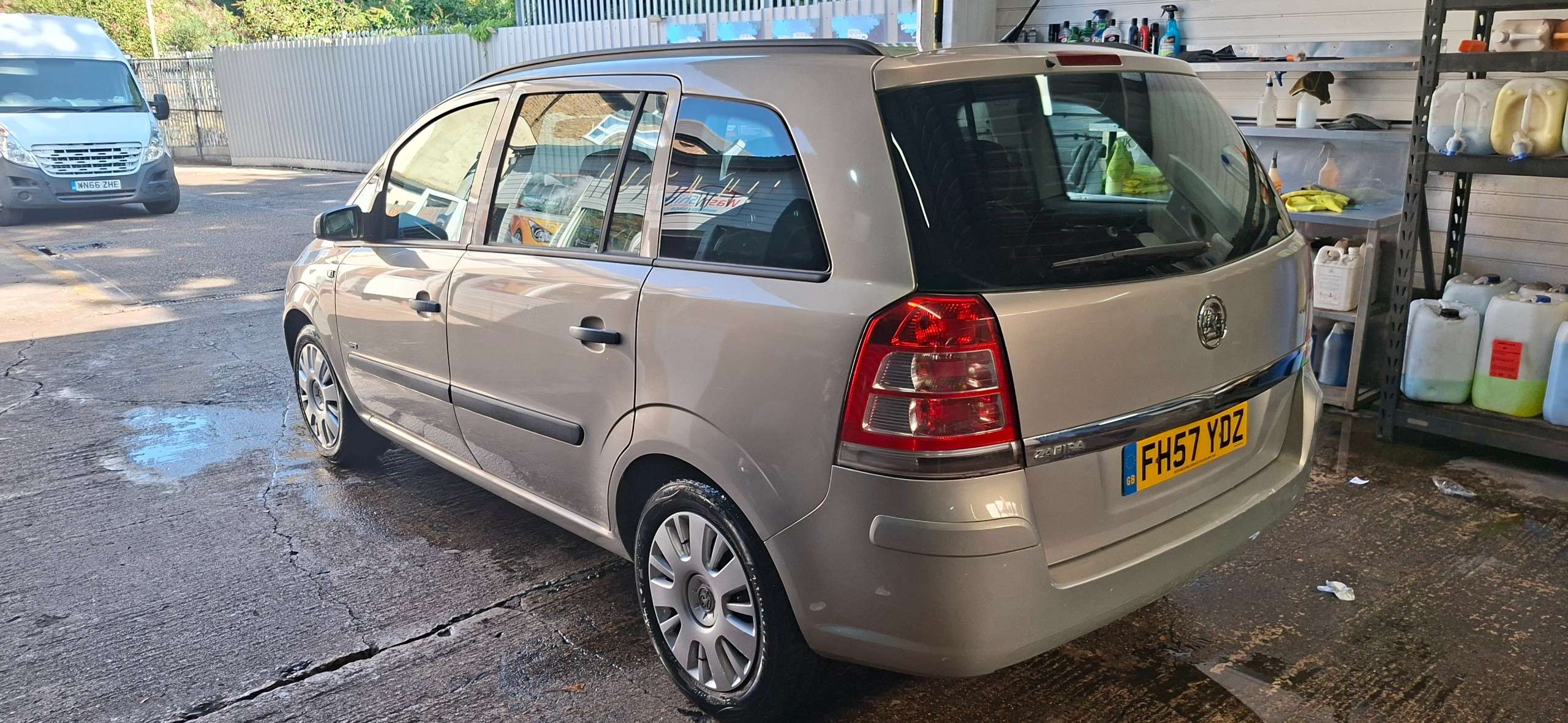 A 2008 VAUXHALL ZAFIRA 1.6 Life MPV 5dr Petrol Manual Euro 4 (105 ps) A 2008 VAUXHALL ZAFIRA 1.6 Life MPV 5dr Petrol Manual Euro 4 (105 ps)