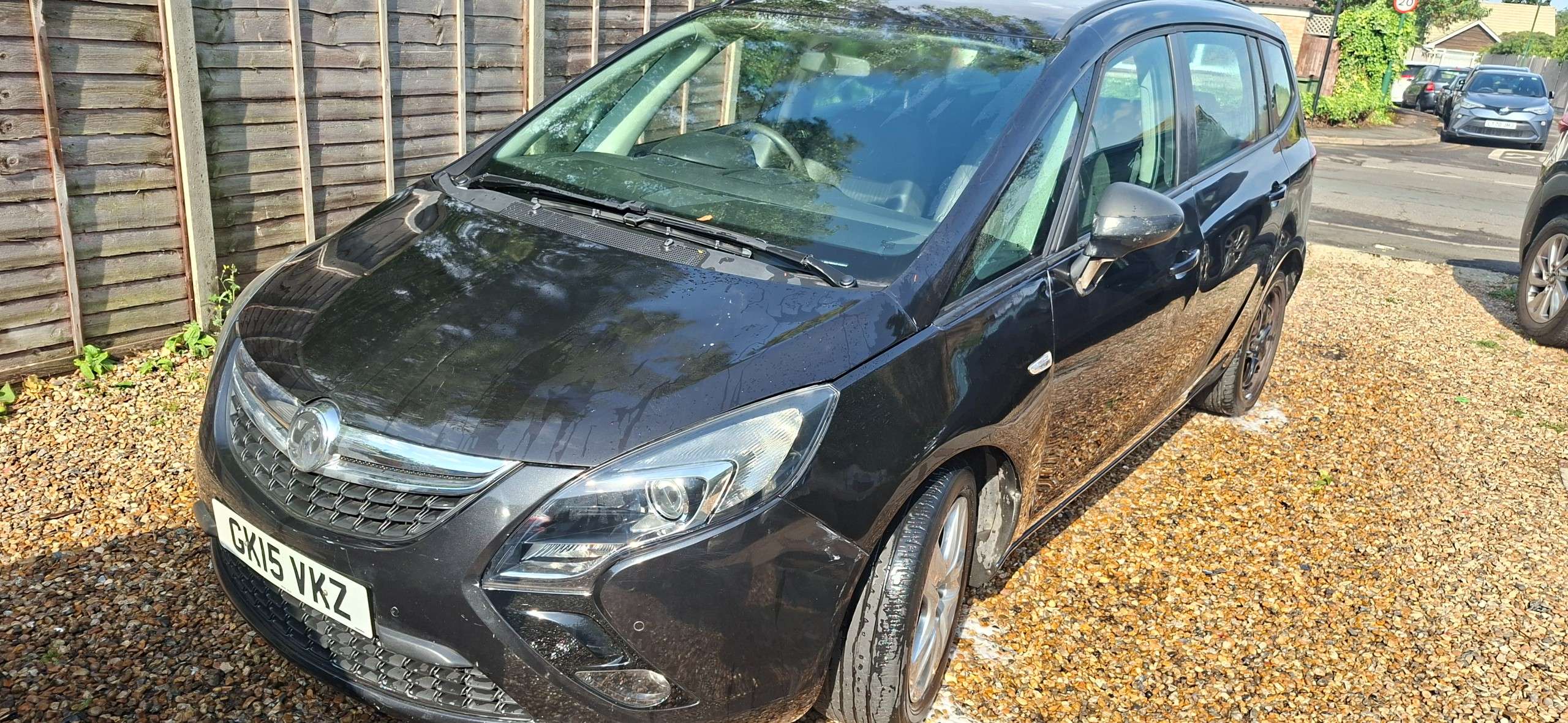 A 2015 VAUXHALL ZAFIRA TOURER 1.4i Turbo Exclusiv MPV 5dr Petrol Manual Euro 6 (140 ps) A 2015 VAUXHALL ZAFIRA TOURER 1.4i Turbo Exclusiv MPV 5dr Petrol Manual Euro 6 (140 ps)