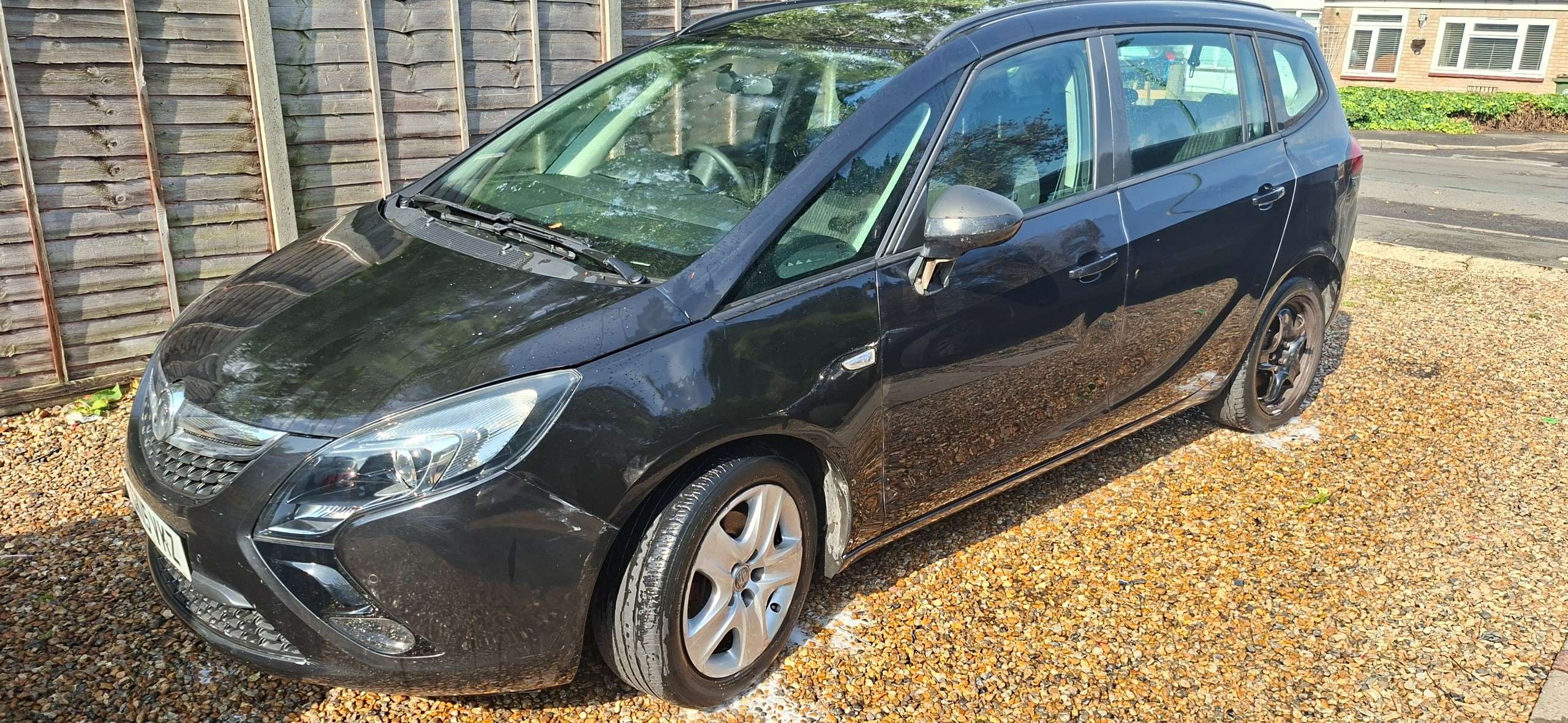 A 2015 VAUXHALL ZAFIRA TOURER 1.4i Turbo Exclusiv MPV 5dr Petrol Manual Euro 6 (140 ps) A 2015 VAUXHALL ZAFIRA TOURER 1.4i Turbo Exclusiv MPV 5dr Petrol Manual Euro 6 (140 ps)