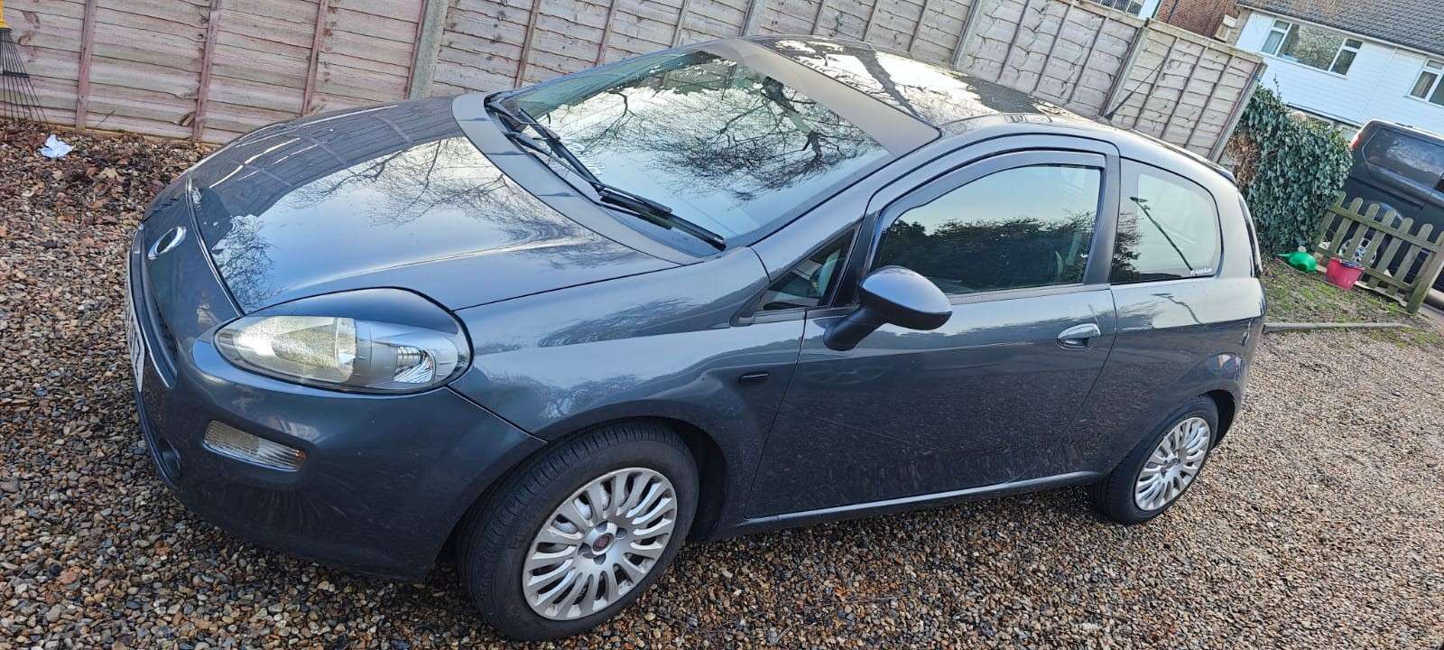 A 2014 FIAT PUNTO 1.2 Easy 3dr A 2014 FIAT PUNTO 1.2 Easy 3dr