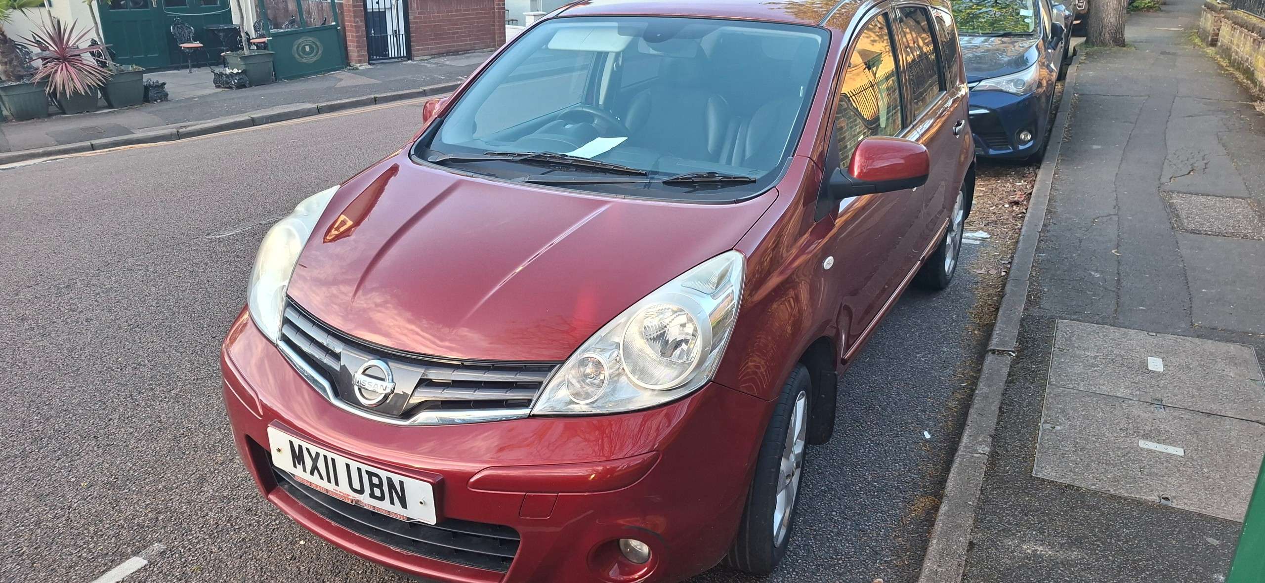 A 2011 NISSAN NOTE 1.6 16V Tekna Hatchback 5dr Petrol Manual Euro 5 (110 ps) A 2011 NISSAN NOTE 1.6 16V Tekna Hatchback 5dr Petrol Manual Euro 5 (110 ps)