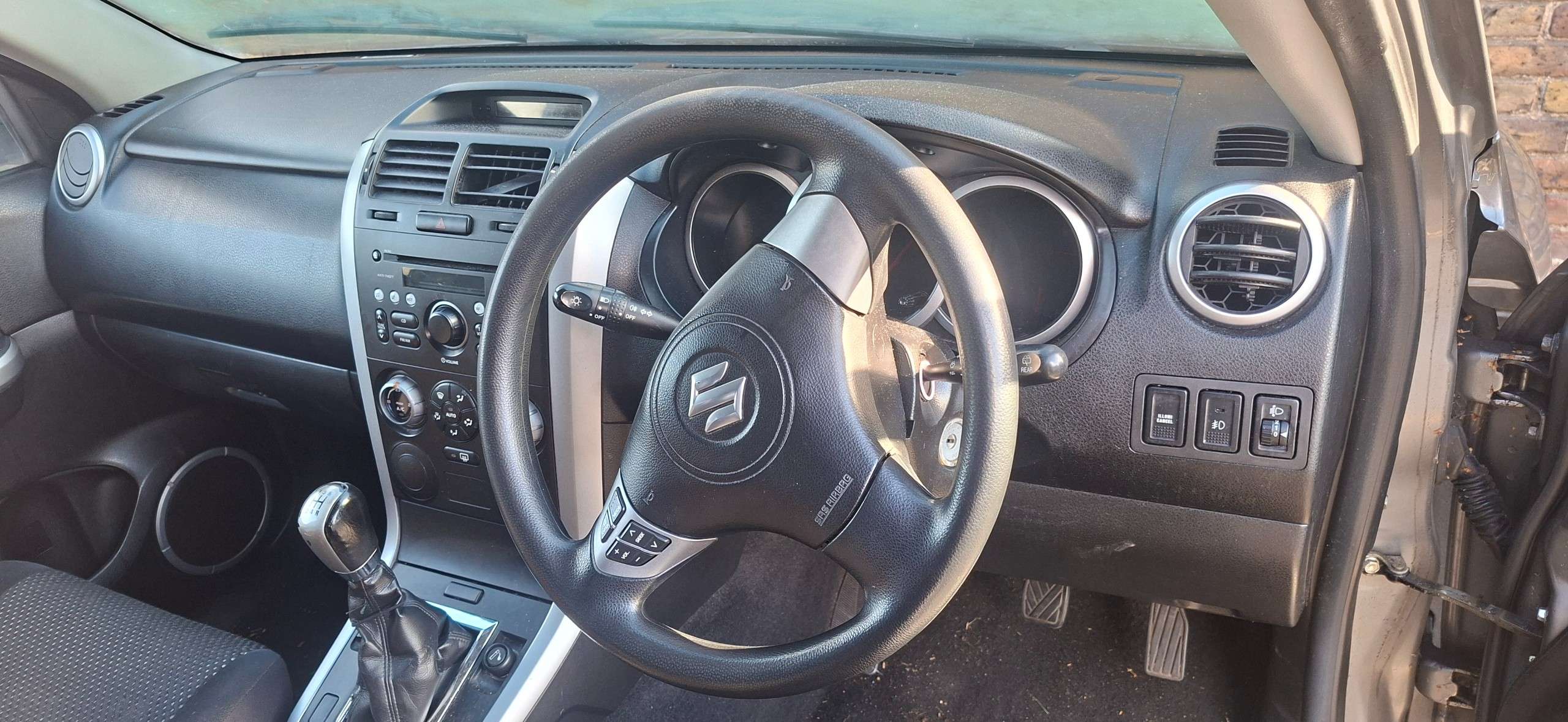 A 2007 SUZUKI GRAND VITARA 2.0 16V SUV 5dr Petrol Manual 4WD Euro 4 (140 ps) A 2007 SUZUKI GRAND VITARA 2.0 16V SUV 5dr Petrol Manual 4WD Euro 4 (140 ps)