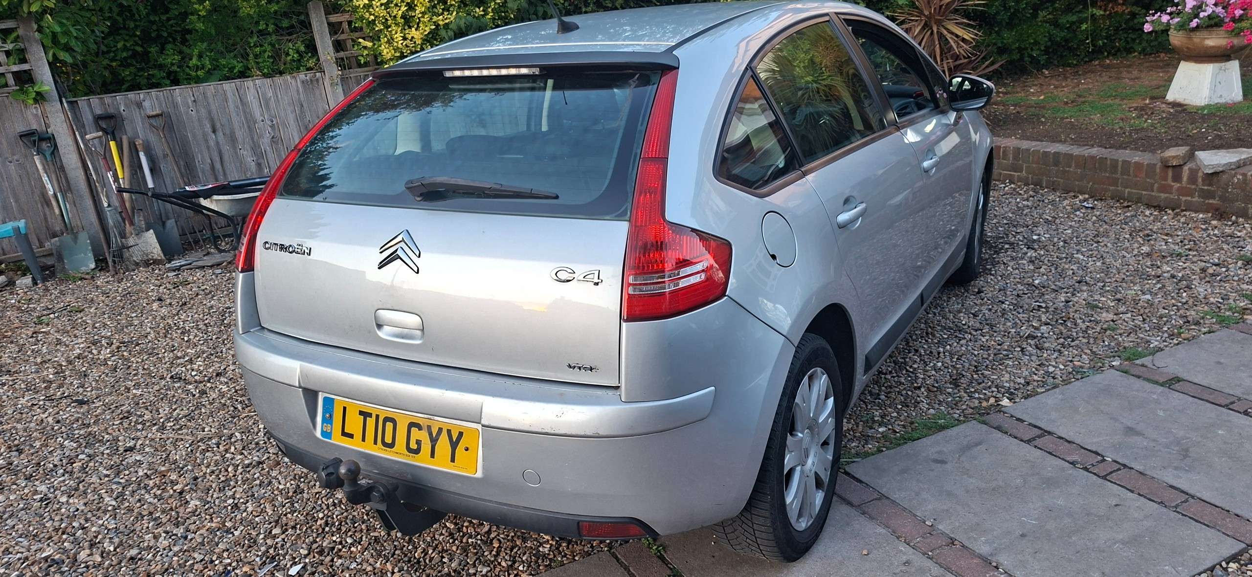 A 2010 CITROEN C4 1.6 HDi GPF VTR+ Hatchback 5dr Diesel Manual Euro 4 (110 ps) A 2010 CITROEN C4 1.6 HDi GPF VTR+ Hatchback 5dr Diesel Manual Euro 4 (110 ps)