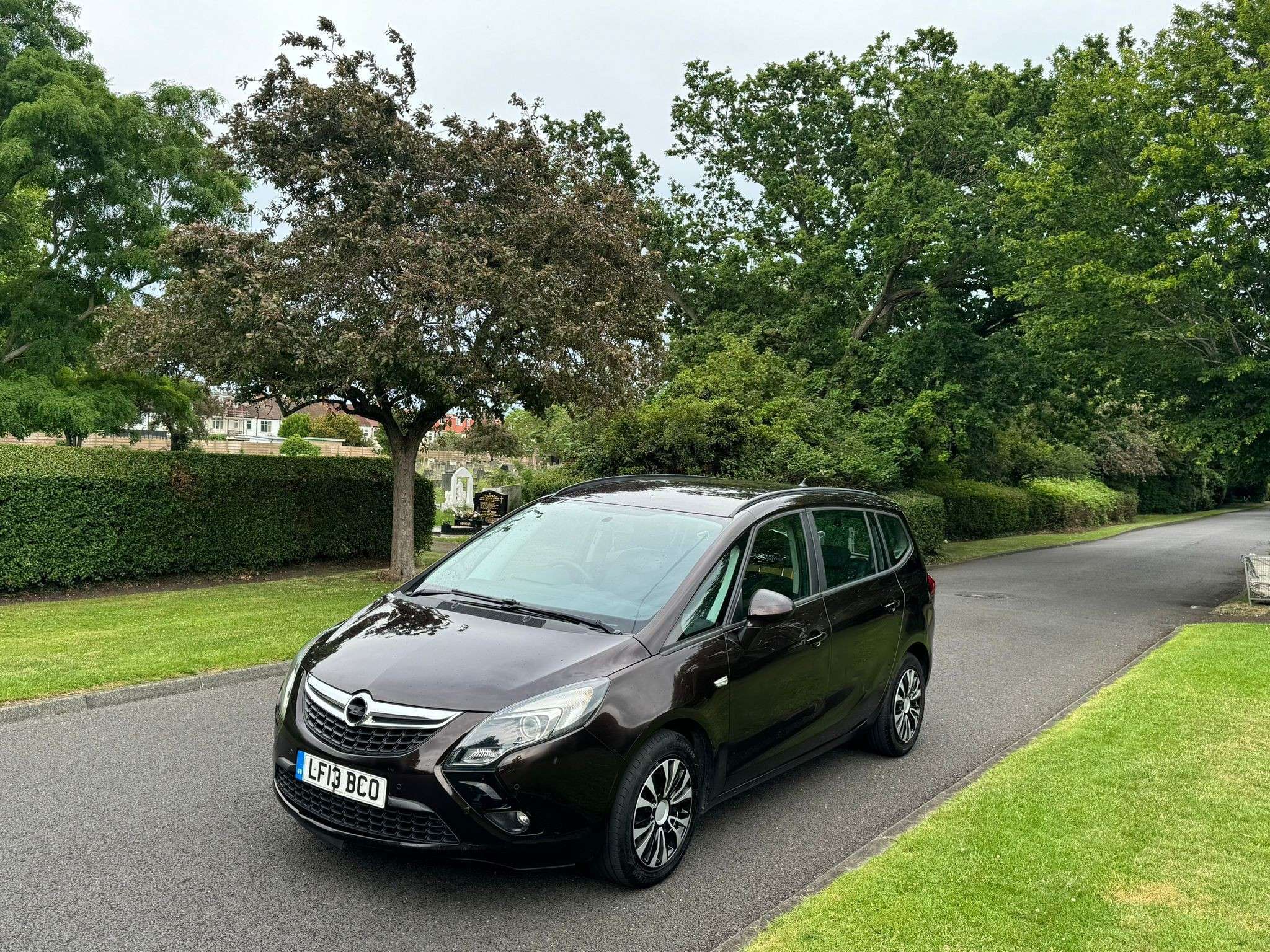A 2013 VAUXHALL ZAFIRA TOURER 1.4T 16V Exclusiv MPV 5dr Petrol Auto Euro 5 (140 ps) A 2013 VAUXHALL ZAFIRA TOURER 1.4T 16V Exclusiv MPV 5dr Petrol Auto Euro 5 (140 ps)
