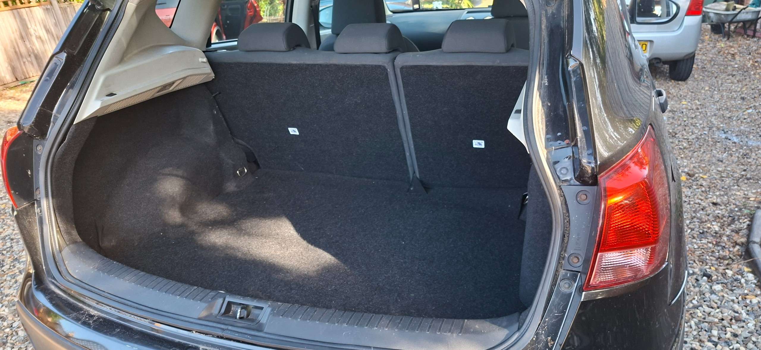 A 2007 NISSAN QASHQAI 1.6 Visia Hatchback 5dr Petrol Manual 2WD (159 g/km, 113 bhp) A 2007 NISSAN QASHQAI 1.6 Visia Hatchback 5dr Petrol Manual 2WD (159 g/km, 113 bhp)