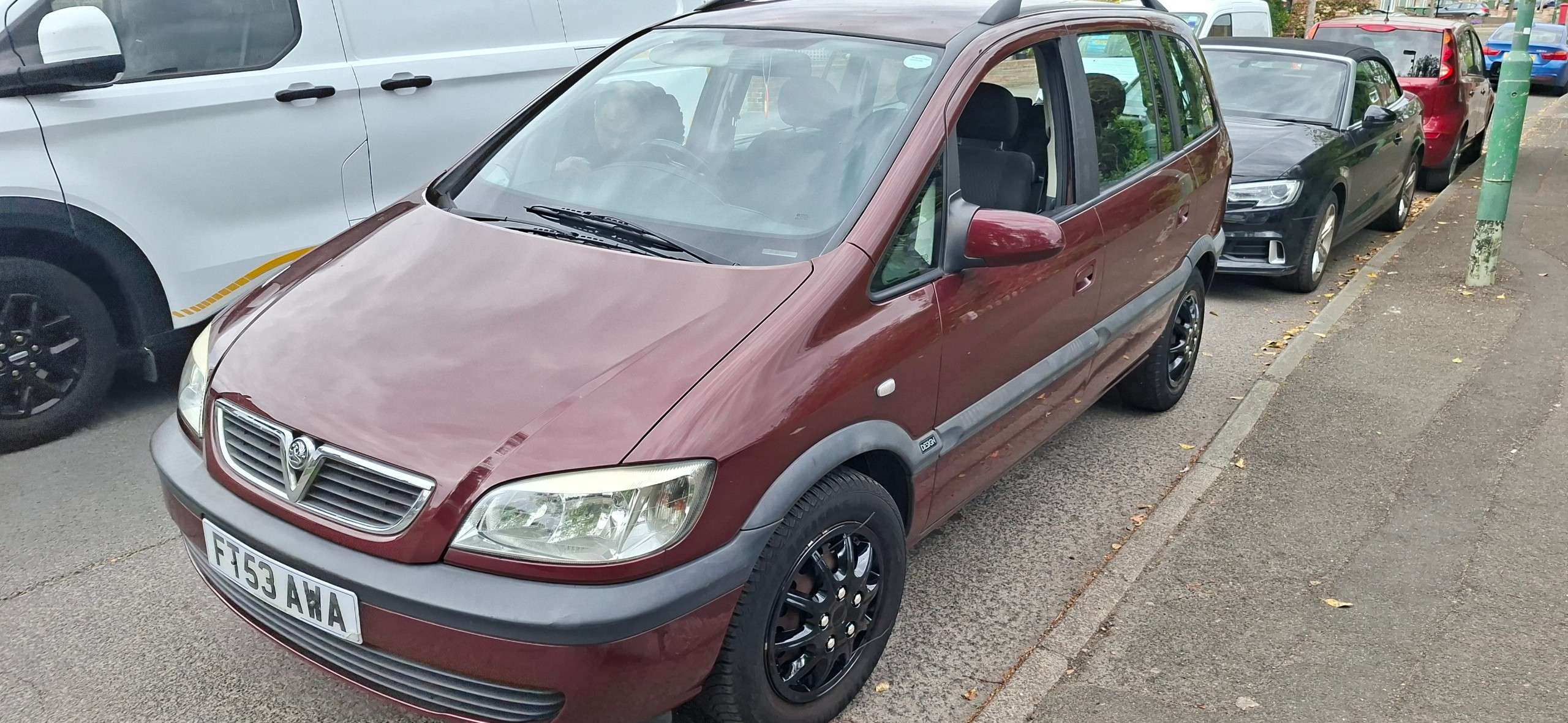 A 2004 VAUXHALL ZAFIRA 1.8i 16v Design MPV 5dr Petrol Automatic (208 g/km, 123 bhp) A 2004 VAUXHALL ZAFIRA 1.8i 16v Design MPV 5dr Petrol Automatic (208 g/km, 123 bhp)
