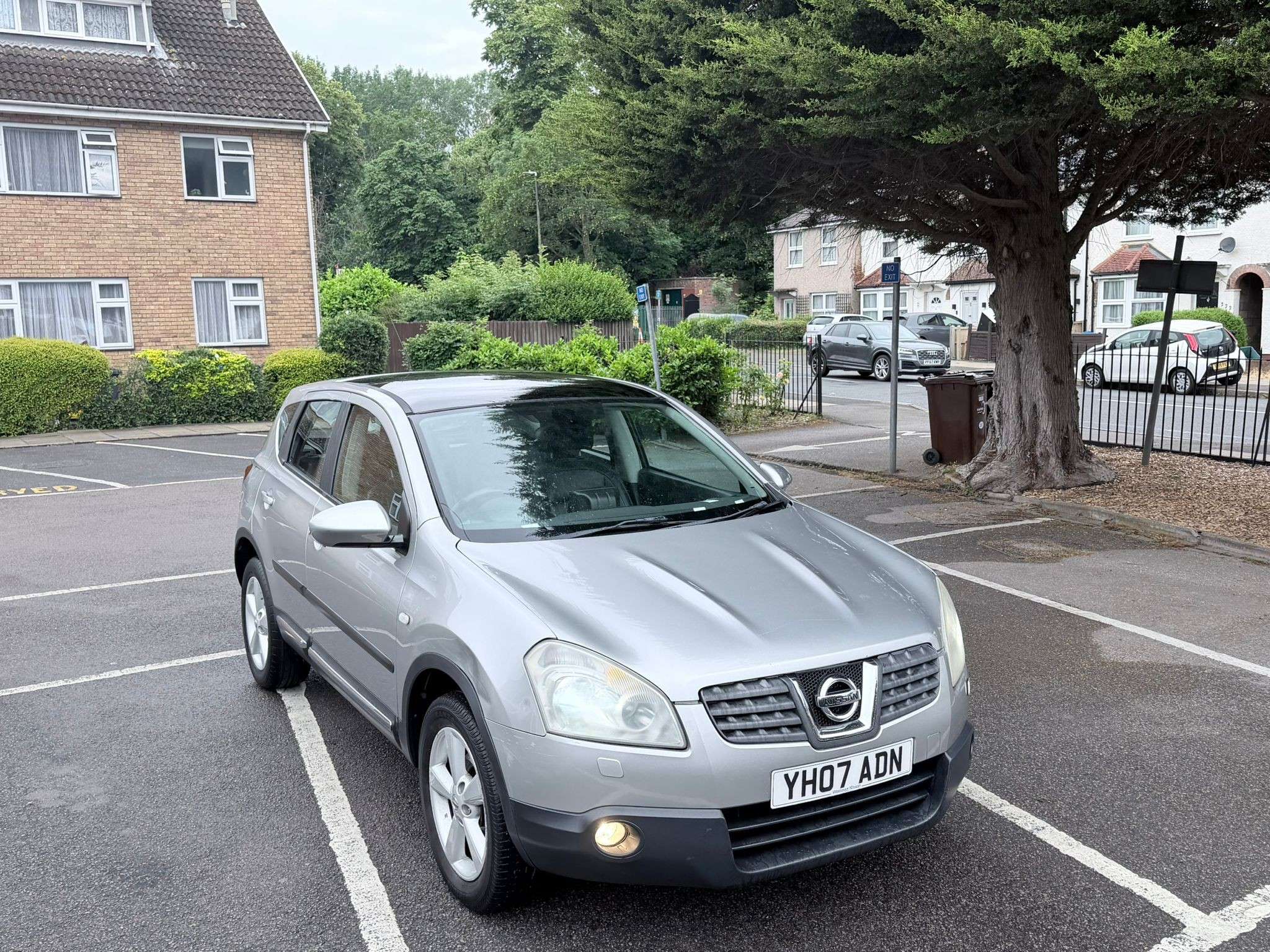 A 2007 NISSAN QASHQAI 2.0 Tekna Hatchback 5dr Petrol CVT 4WD (201 g/km, 139 bhp) A 2007 NISSAN QASHQAI 2.0 Tekna Hatchback 5dr Petrol CVT 4WD (201 g/km, 139 bhp)