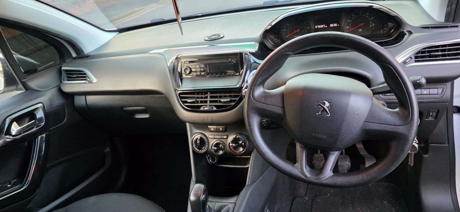 2015 PEUGEOT 208 2015 PEUGEOT 208