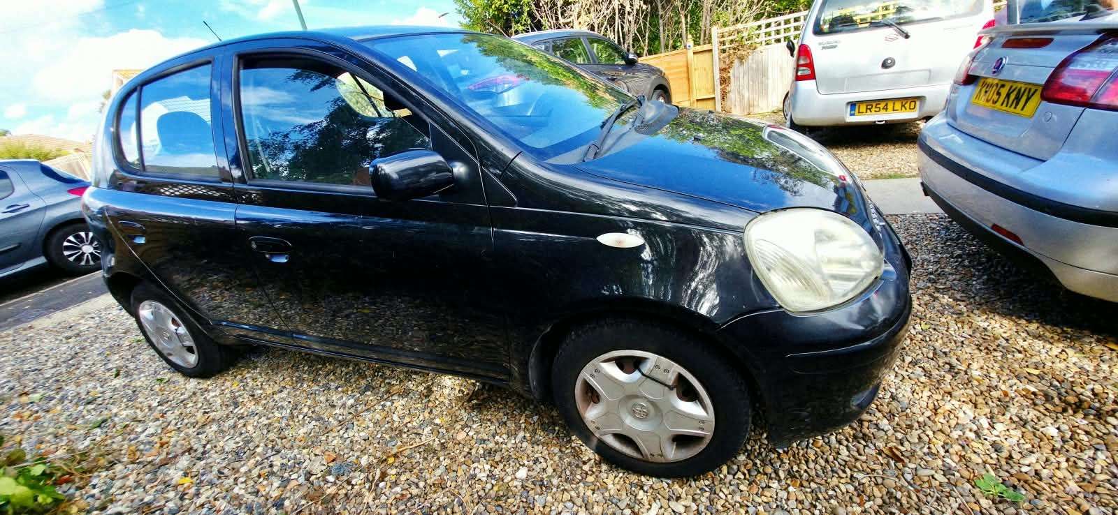 A 2005 TOYOTA YARIS 1.0 VVT-i Colour Collection Hatchback 5dr Petrol Manual (134 g/km, 67 bhp) A 2005 TOYOTA YARIS 1.0 VVT-i Colour Collection Hatchback 5dr Petrol Manual (134 g/km, 67 bhp)