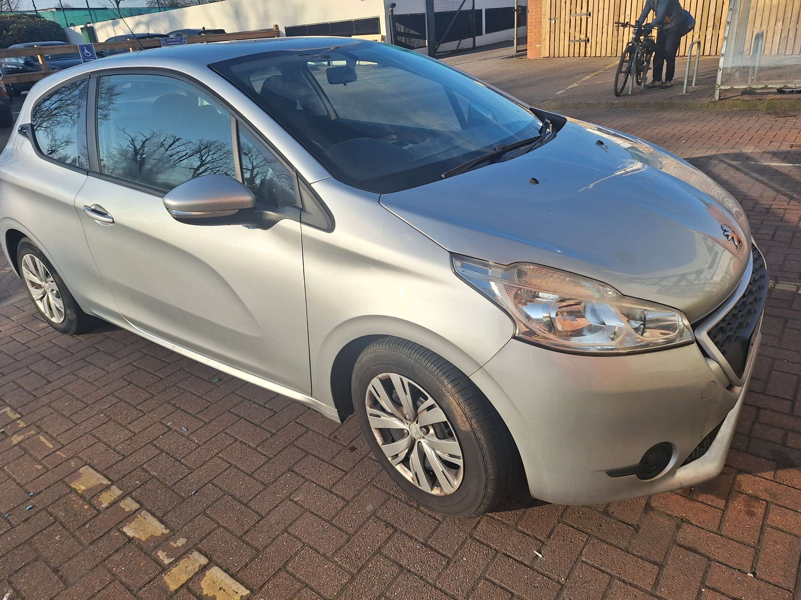 A 2012 PEUGEOT 208 ACCESS PLUS 3-Door A 2012 PEUGEOT 208 ACCESS PLUS 3-Door