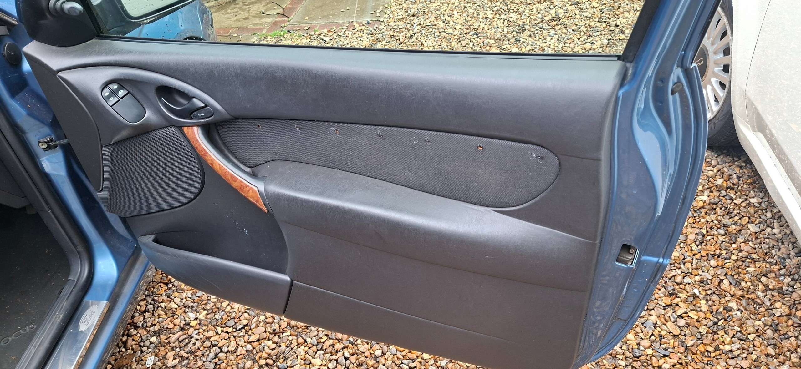 A 2003 FORD FOCUS 1.6i 16v Zetec Hatchback 3dr Petrol Manual (165 g/km, 99 bhp) A 2003 FORD FOCUS 1.6i 16v Zetec Hatchback 3dr Petrol Manual (165 g/km, 99 bhp)