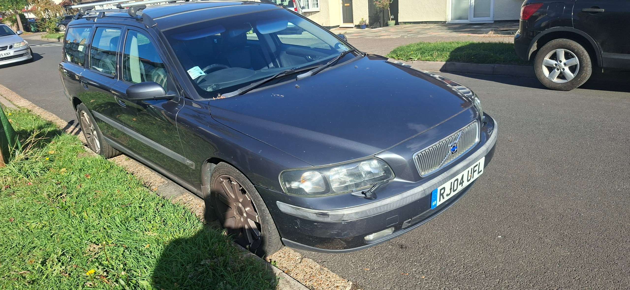 A 2004 VOLVO V70 2.4 Sport Estate 5dr Petrol Automatic (237 g/km, 170 bhp) A 2004 VOLVO V70 2.4 Sport Estate 5dr Petrol Automatic (237 g/km, 170 bhp)