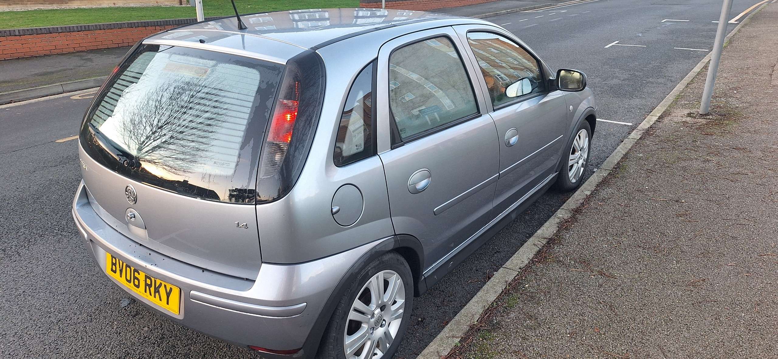 A 2006 VAUXHALL CORSA 1.4i 16v Active Hatchback 5dr Petrol Automatic (180 g/km, 89 bhp) A 2006 VAUXHALL CORSA 1.4i 16v Active Hatchback 5dr Petrol Automatic (180 g/km, 89 bhp)
