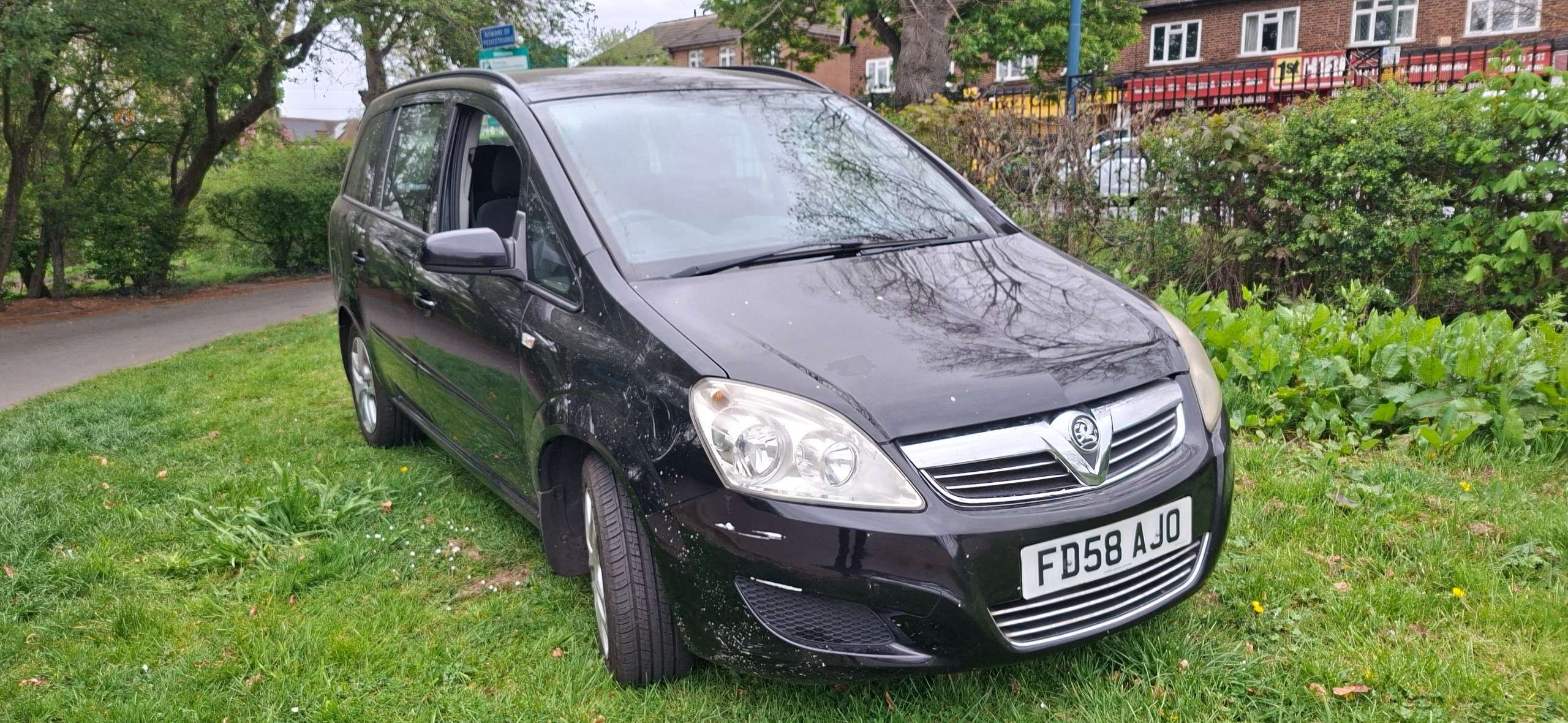 A 2009 VAUXHALL ZAFIRA 1.6 Exclusiv MPV 5dr Petrol Manual Euro 4 (105 ps) A 2009 VAUXHALL ZAFIRA 1.6 Exclusiv MPV 5dr Petrol Manual Euro 4 (105 ps)
