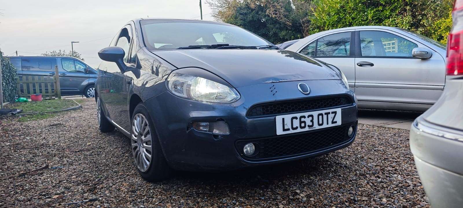 A 2014 FIAT PUNTO 1.2 Easy 3dr A 2014 FIAT PUNTO 1.2 Easy 3dr