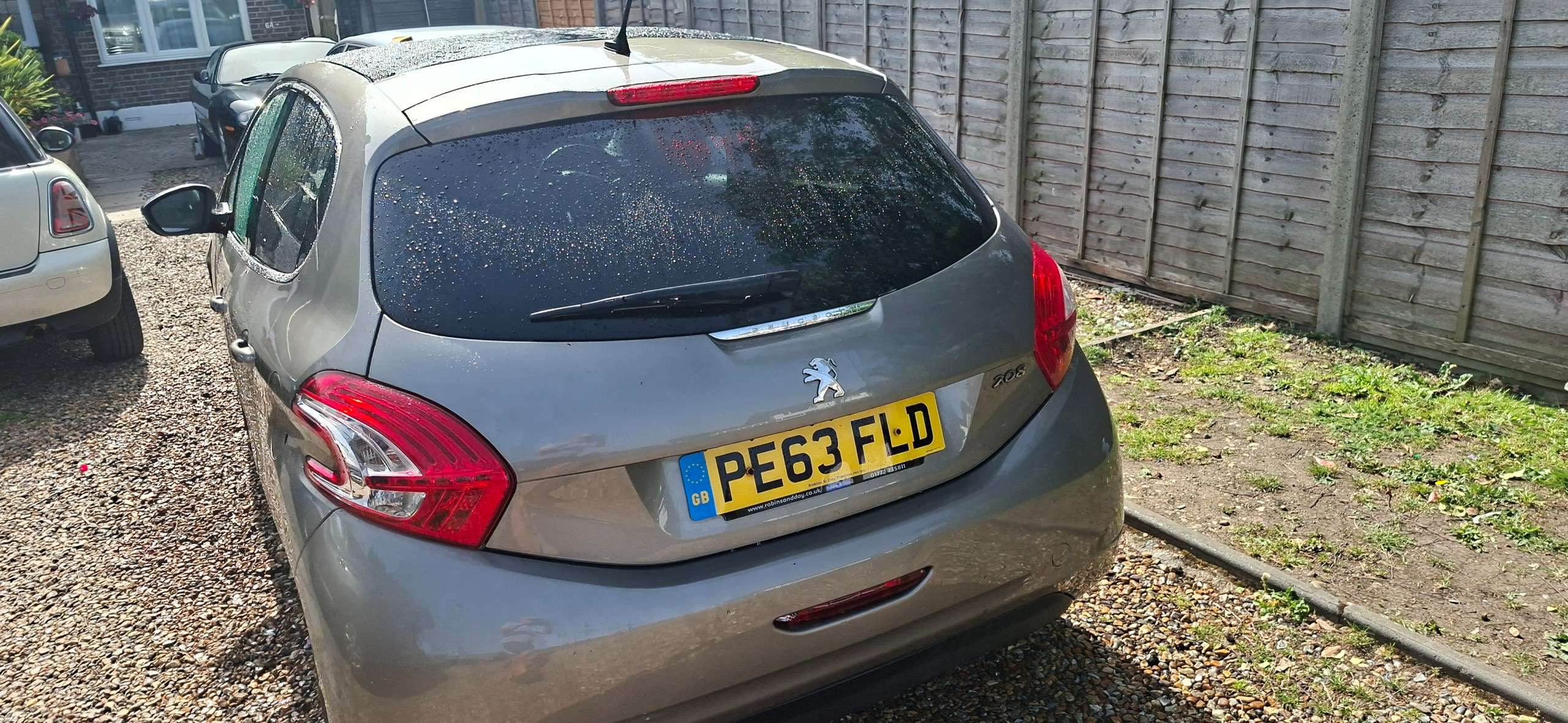 A 2013 PEUGEOT 208 A 2013 PEUGEOT 208