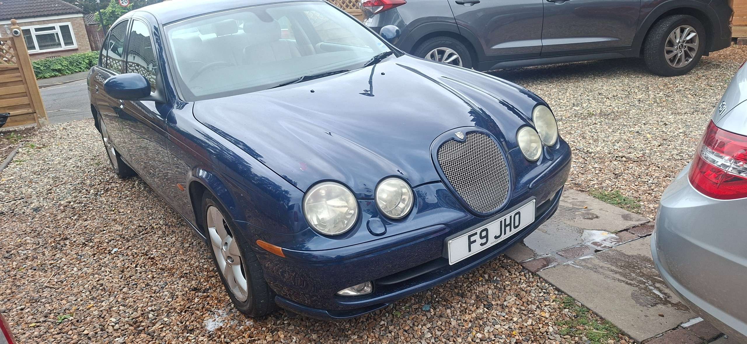 A 2004 JAGUAR S-TYPE 2.5 V6 Sport Plus Saloon 4dr Petrol Automatic (249 g/km, 201 bhp) A 2004 JAGUAR S-TYPE 2.5 V6 Sport Plus Saloon 4dr Petrol Automatic (249 g/km, 201 bhp)