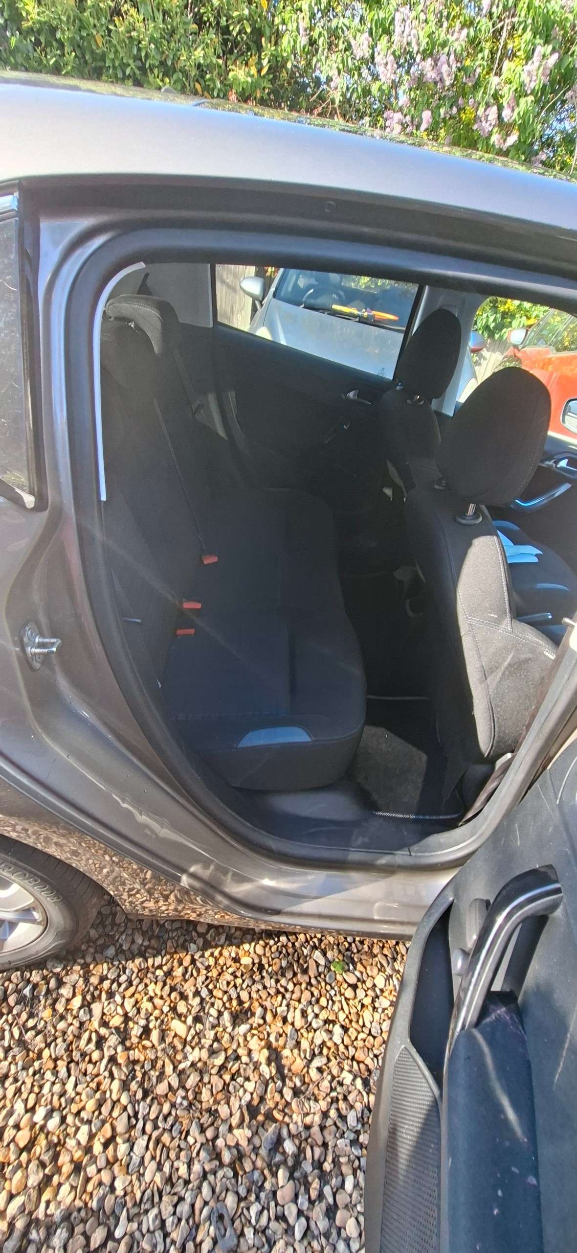 A 2013 PEUGEOT 208 A 2013 PEUGEOT 208