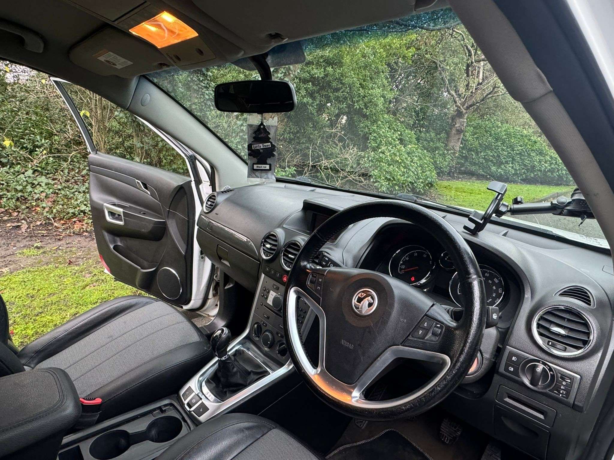 A 2012 VAUXHALL ANTARA 2.2 CDTi Exclusiv SUV 5dr Diesel Manual 4WD Euro 5 (s/s) (163 ps) A 2012 VAUXHALL ANTARA 2.2 CDTi Exclusiv SUV 5dr Diesel Manual 4WD Euro 5 (s/s) (163 ps)