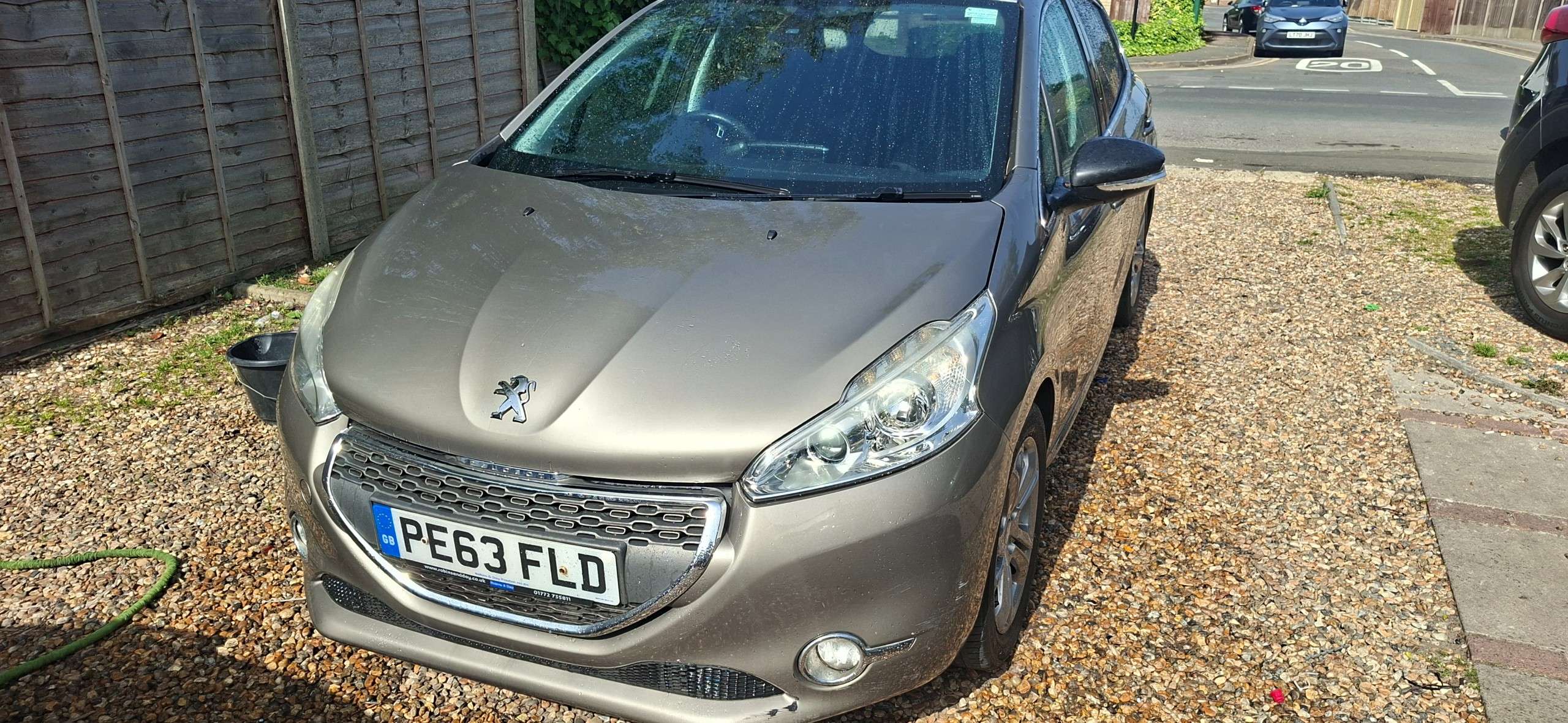 A 2013 PEUGEOT 208 A 2013 PEUGEOT 208