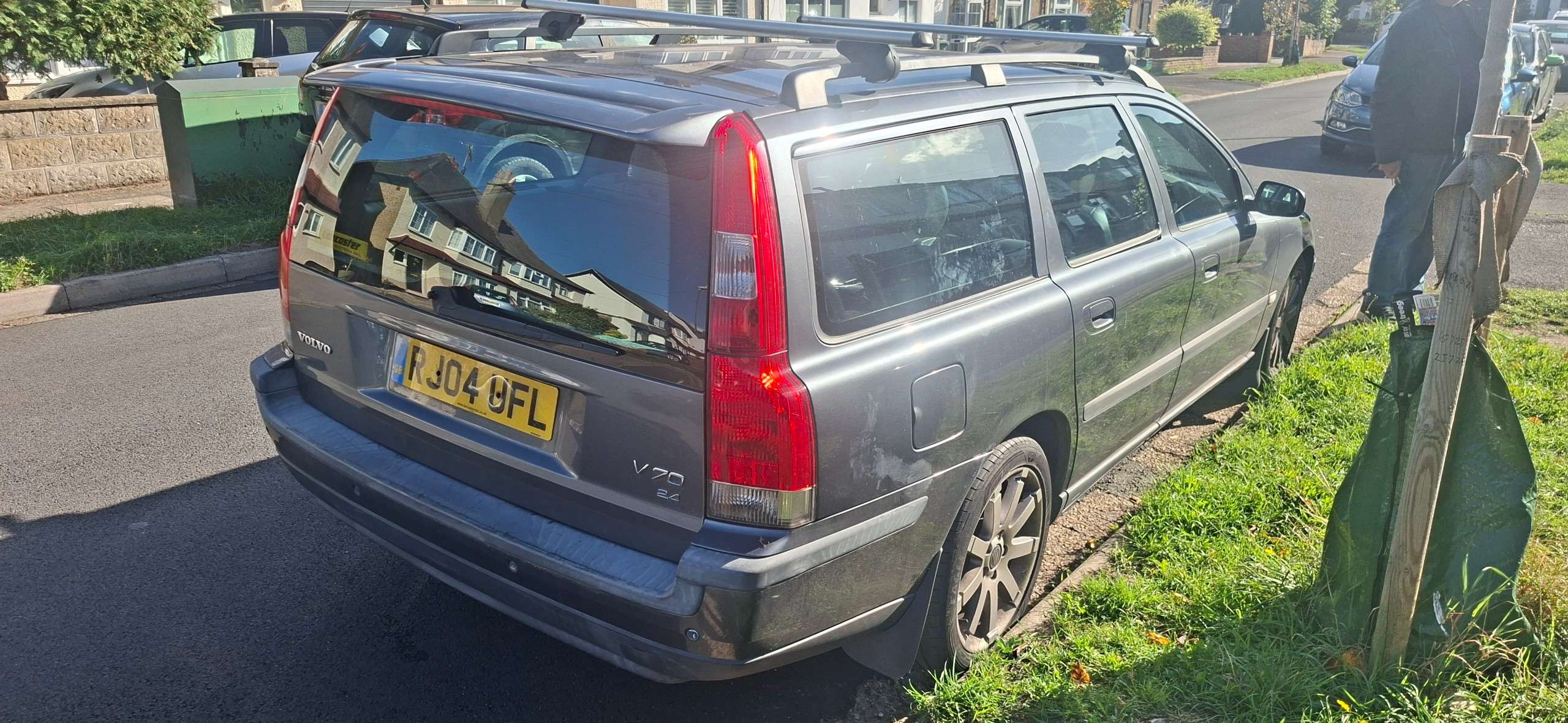 A 2004 VOLVO V70 2.4 Sport Estate 5dr Petrol Automatic (237 g/km, 170 bhp) A 2004 VOLVO V70 2.4 Sport Estate 5dr Petrol Automatic (237 g/km, 170 bhp)