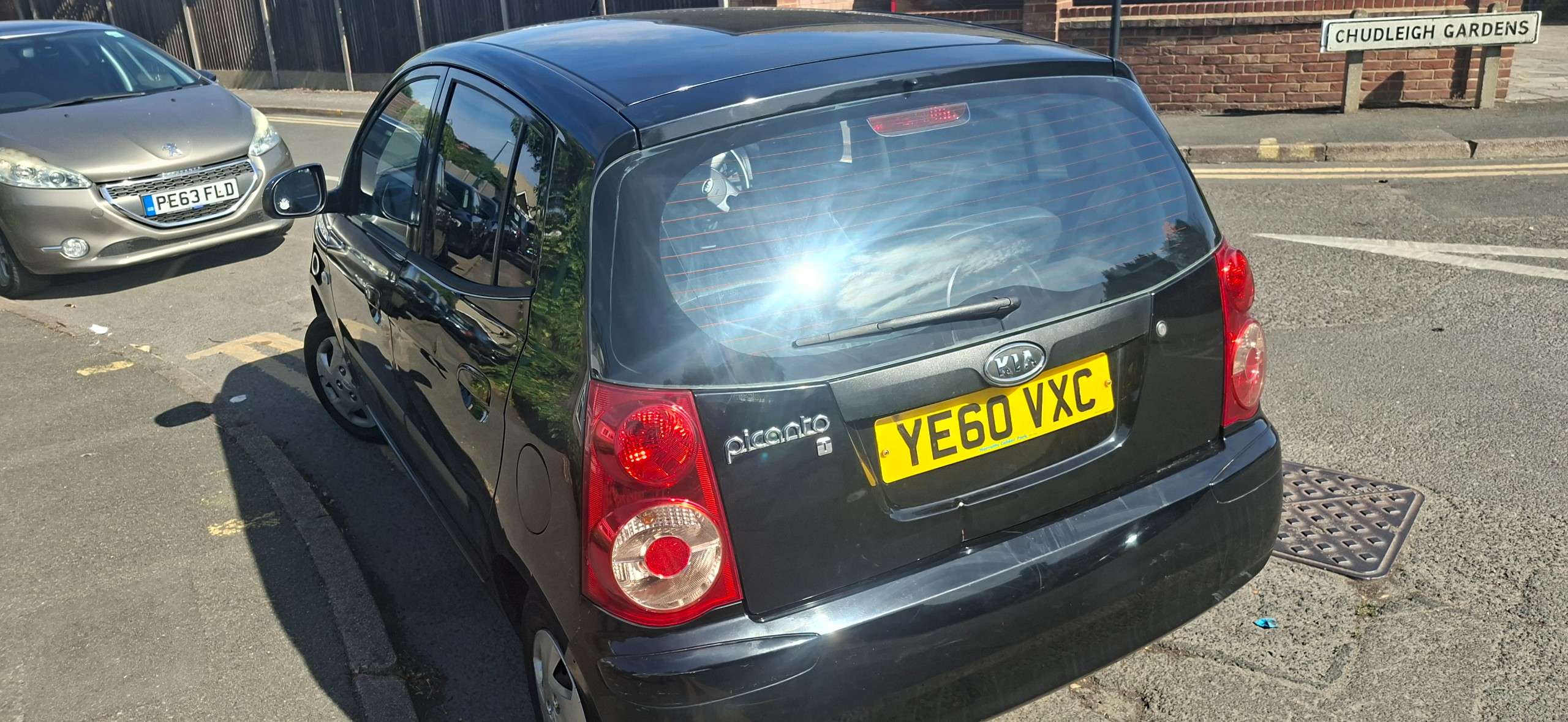 A 2010 KIA PICANTO 1.0 1 Hatchback 5dr Petrol Manual (114 g/km, 60 bhp) A 2010 KIA PICANTO 1.0 1 Hatchback 5dr Petrol Manual (114 g/km, 60 bhp)