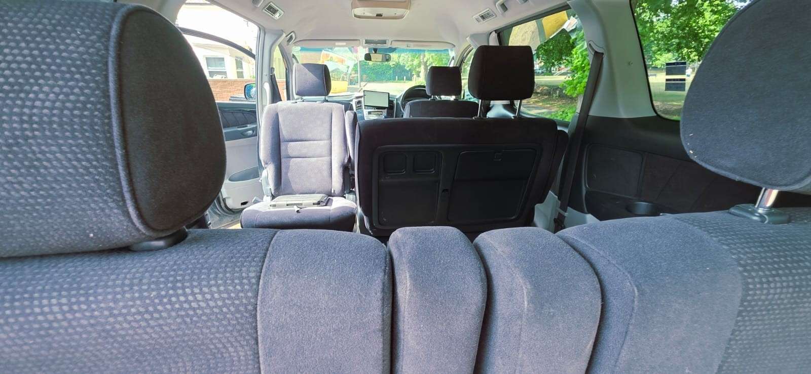A 2005 TOYOTA ALPHARD 3.0cc petrol 8 x seater automatic A 2005 TOYOTA ALPHARD 3.0cc petrol 8 x seater automatic