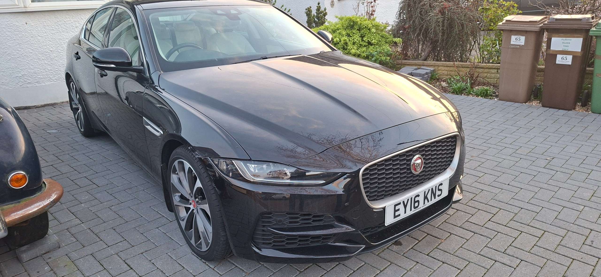 A 2019 JAGUAR XE 2.0 P250i S Saloon 4dr Petrol Auto Euro 6 (s/s) (250 ps) A 2019 JAGUAR XE 2.0 P250i S Saloon 4dr Petrol Auto Euro 6 (s/s) (250 ps)